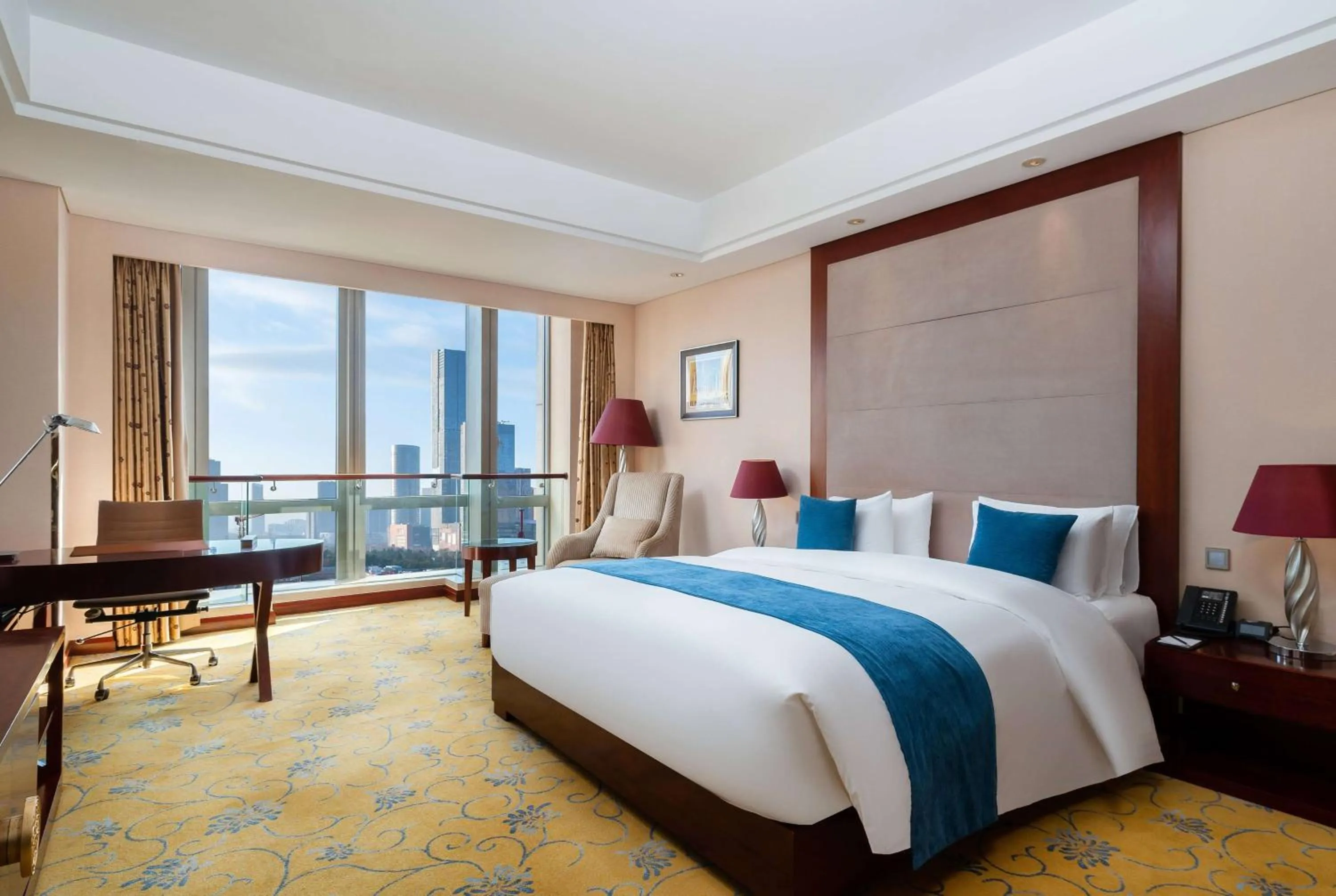 Photo of the whole room, Bed in Howard Johnson Tropical Garden Plaza Kunming Chenggong