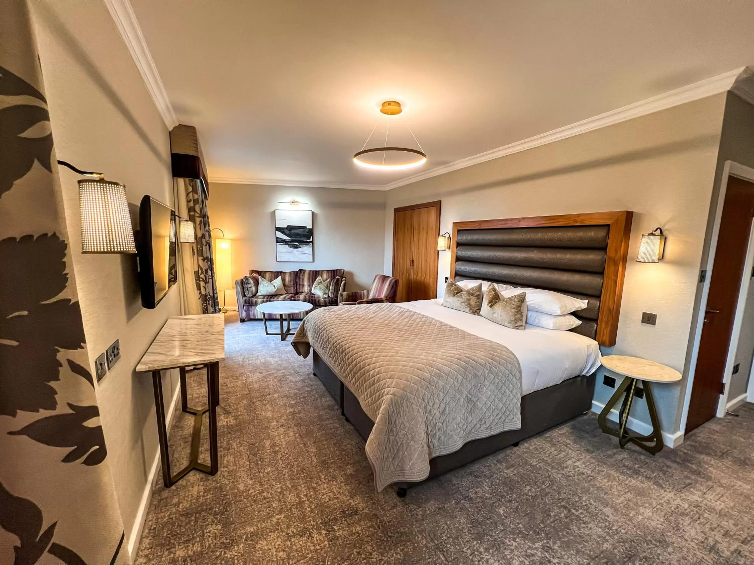 Bed in Lodore Falls Hotel & Spa