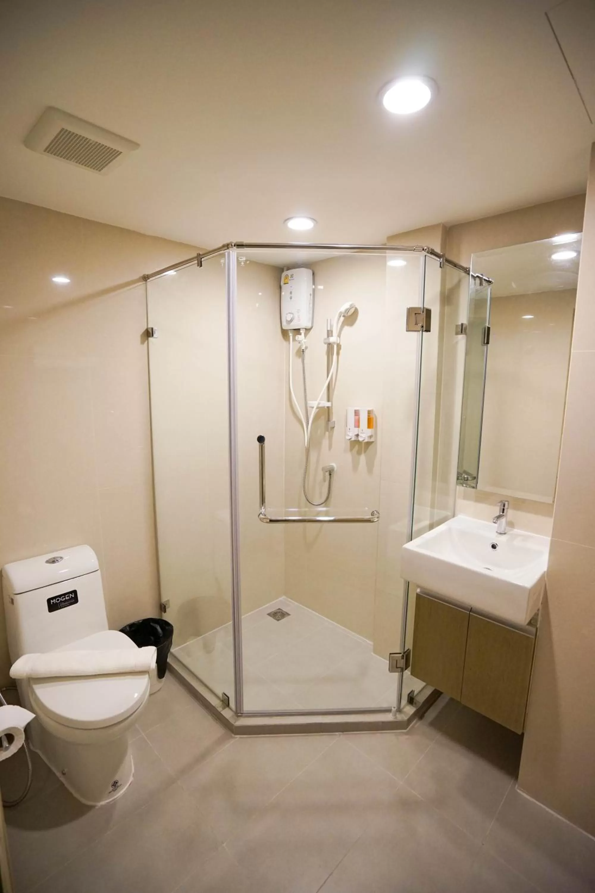 Shower in Sleepstation at Pratunam