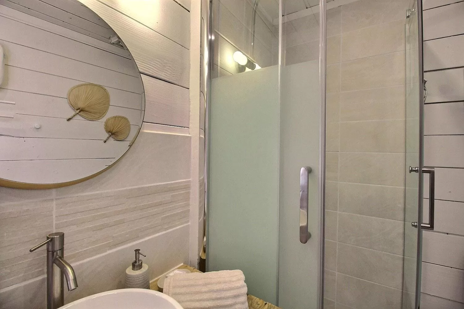 Bedroom in LE MAS COTHY en Provence