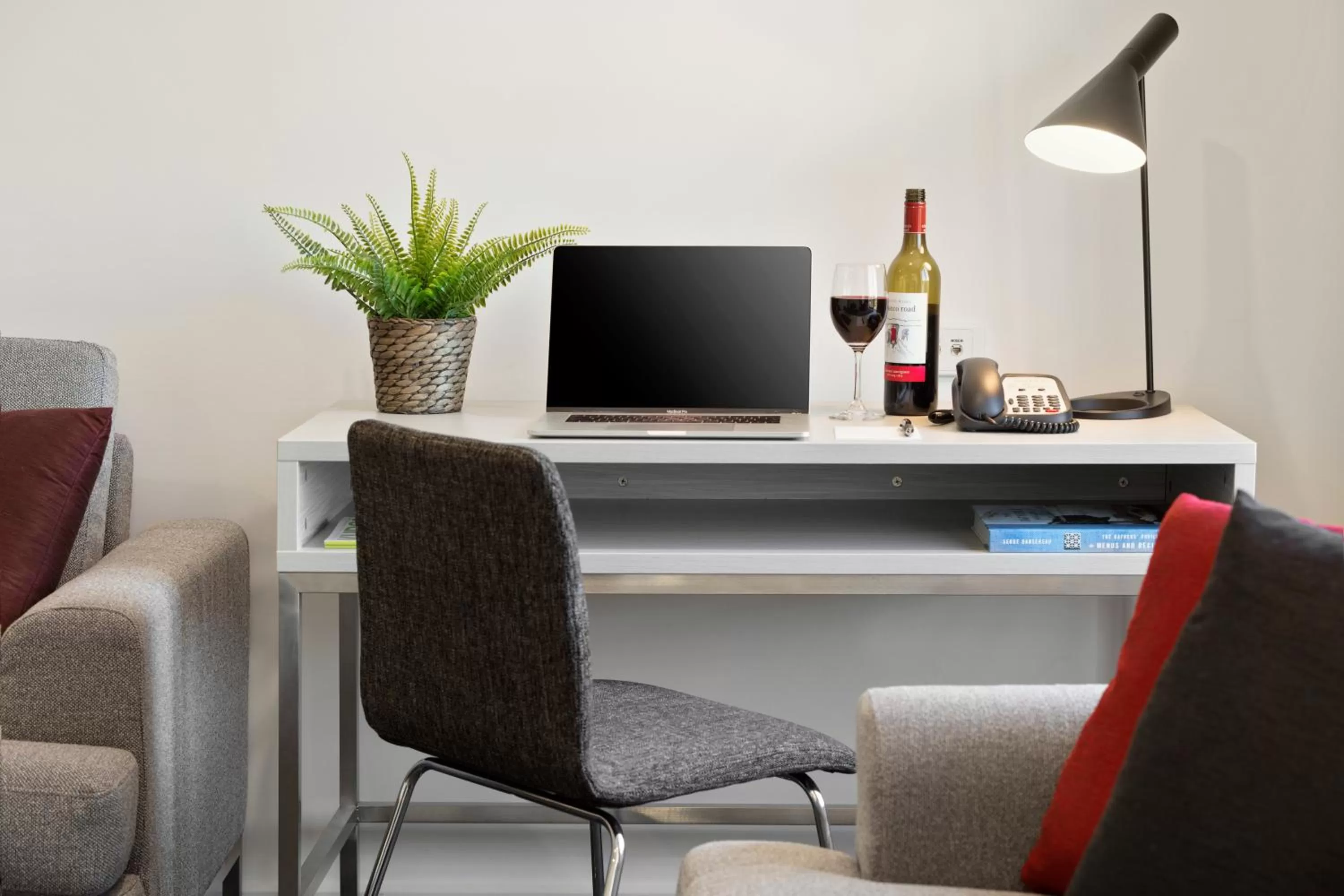 Staff in Quest Mont Albert