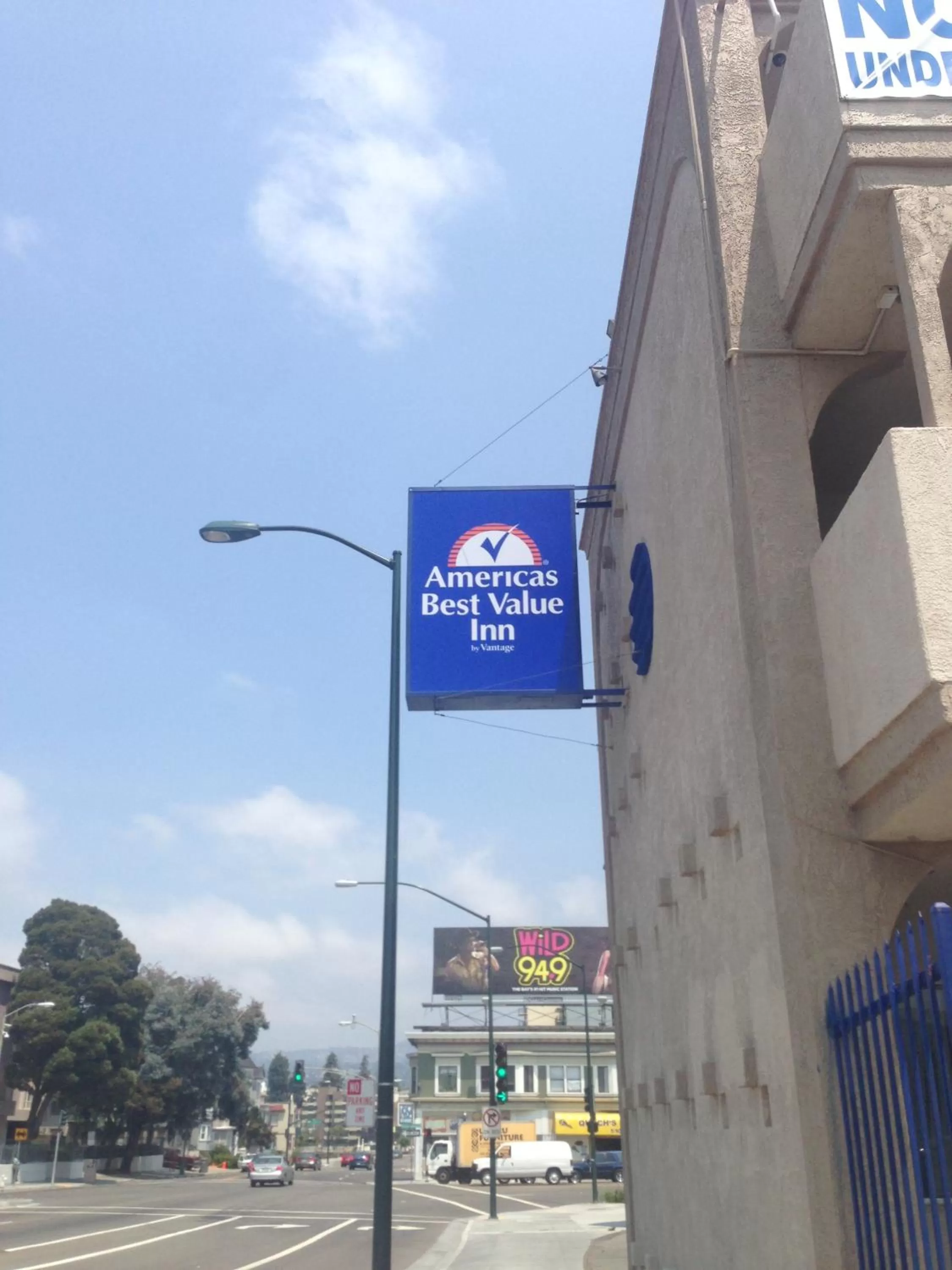 Facade/entrance in Americas Best Value Inn - Downtown Oakland/Lake Merritt