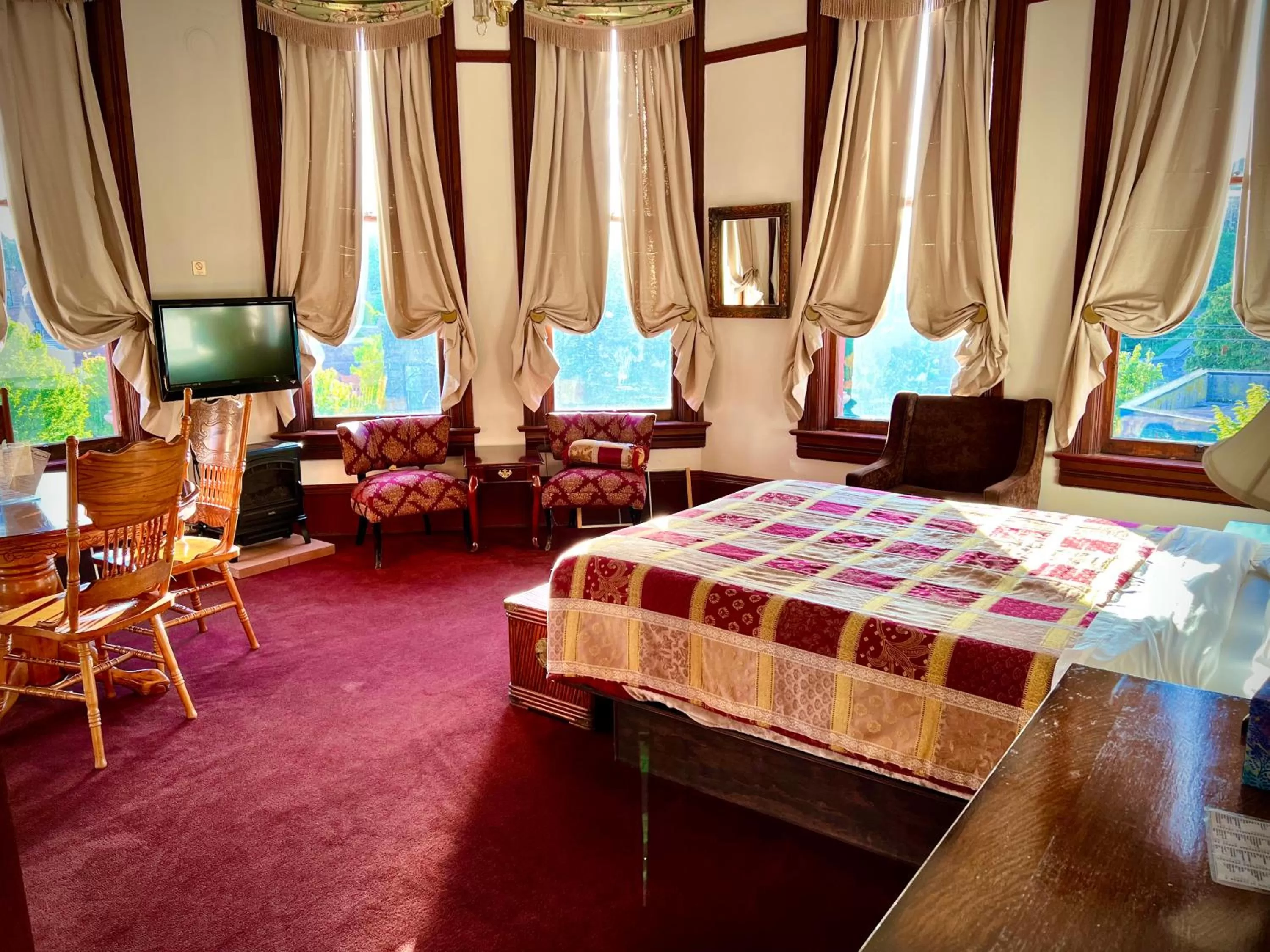 Bed in The Monarch Hotel