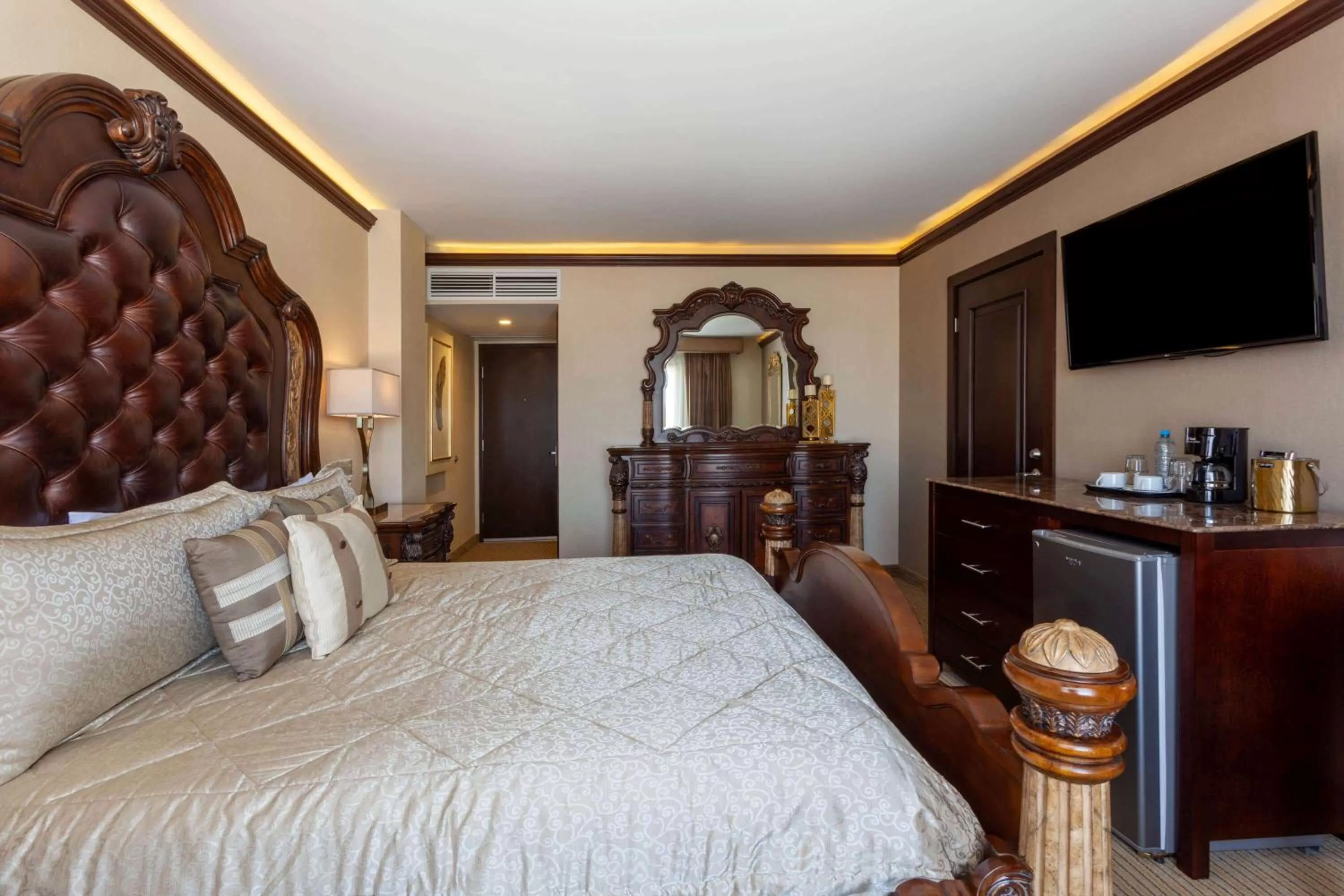 Photo of the whole room, Bed in Wyndham Torreon