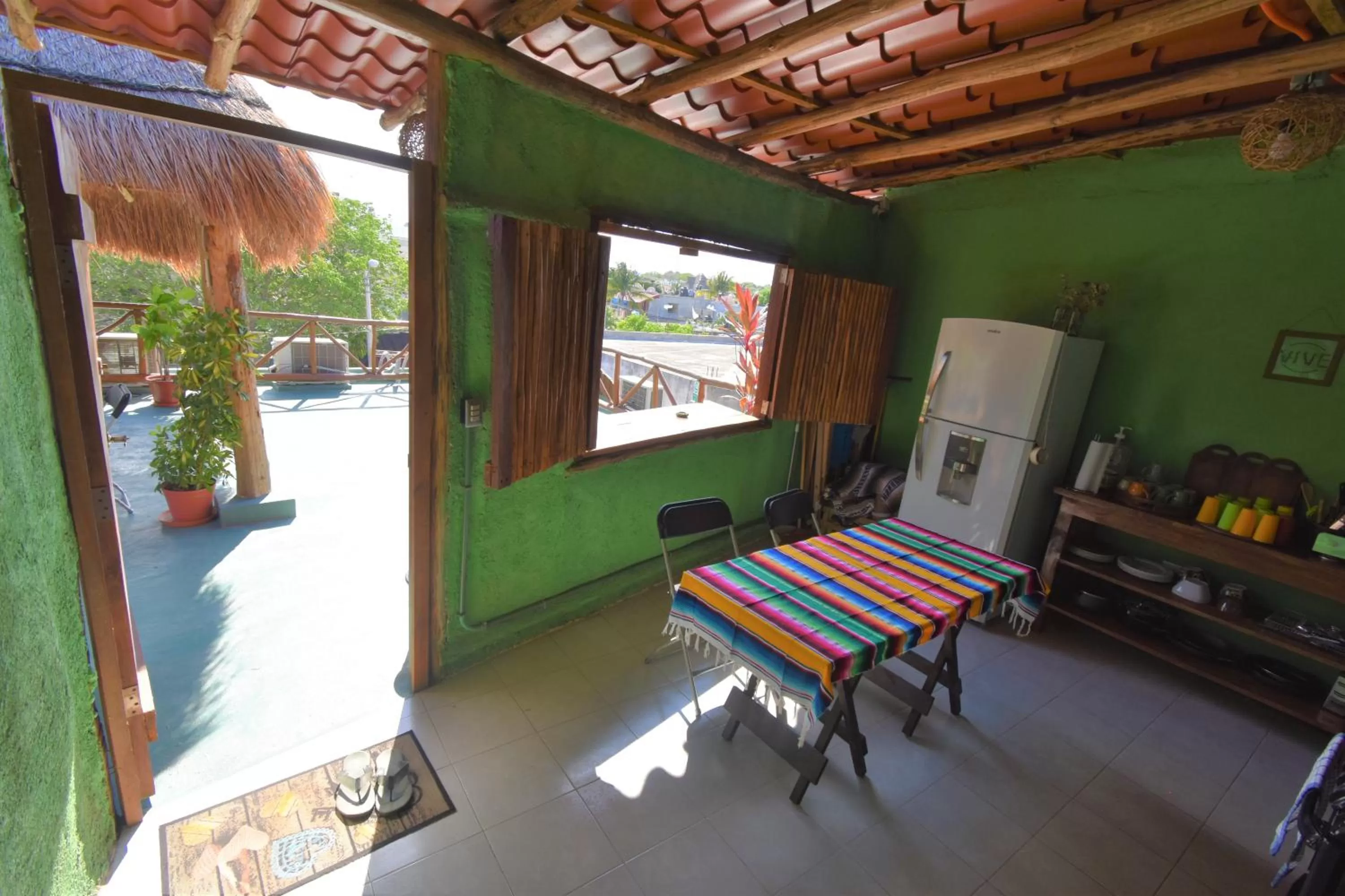 Communal kitchen in Casa Almendro
