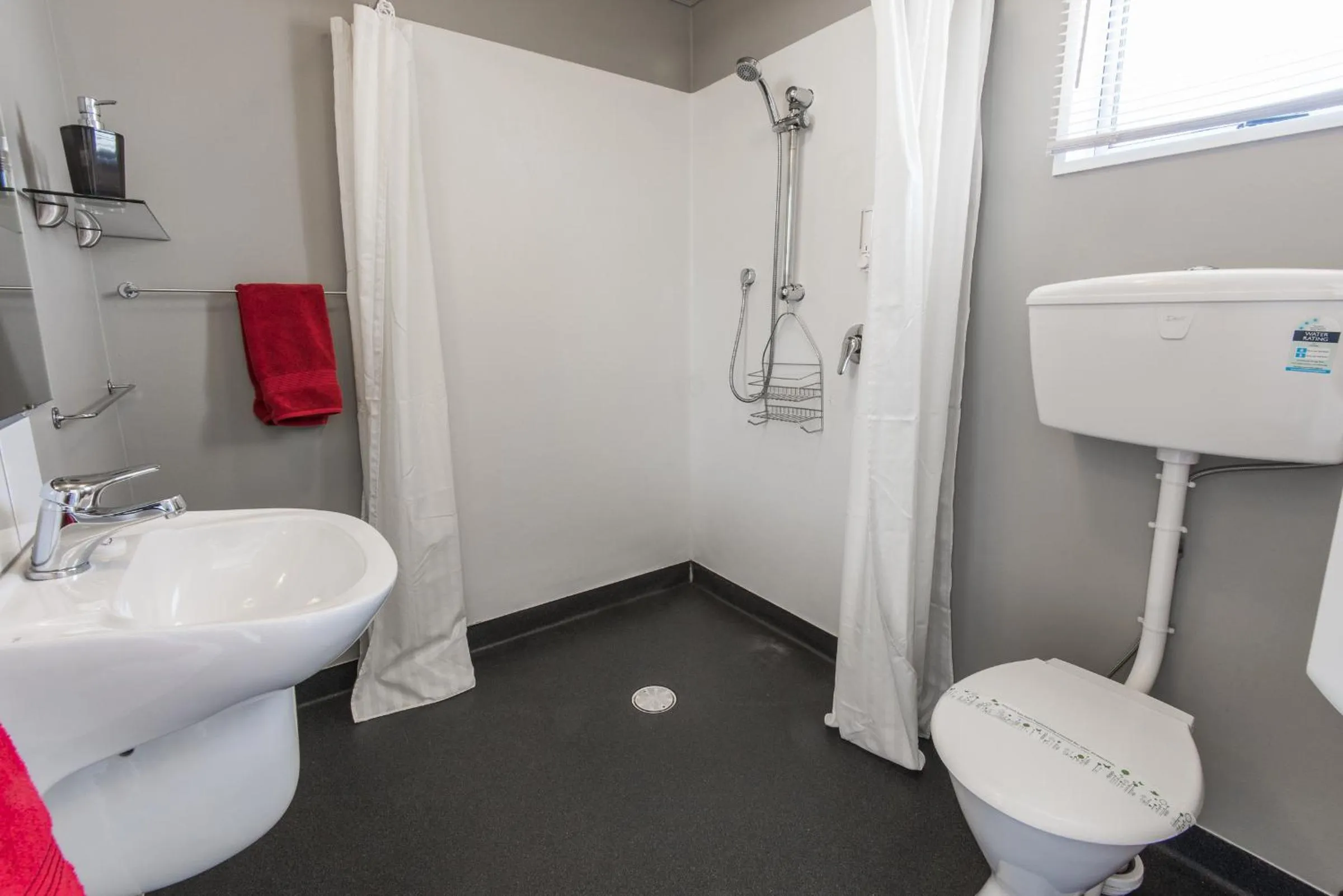 Bathroom in Manuka Crescent Motel