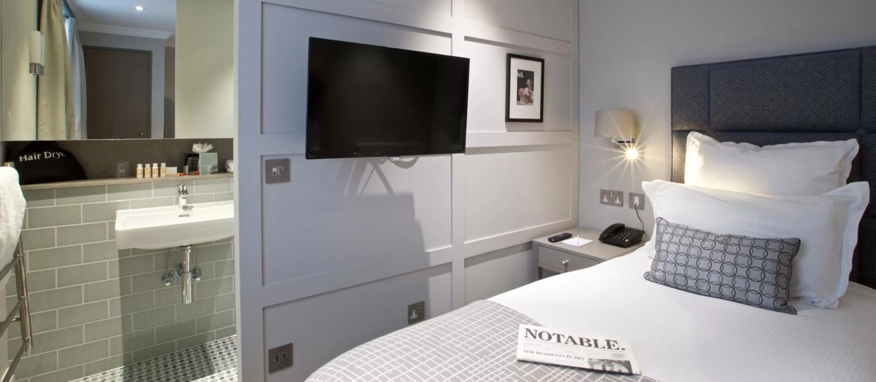 Bed in 54 Queen's Gate Hotel