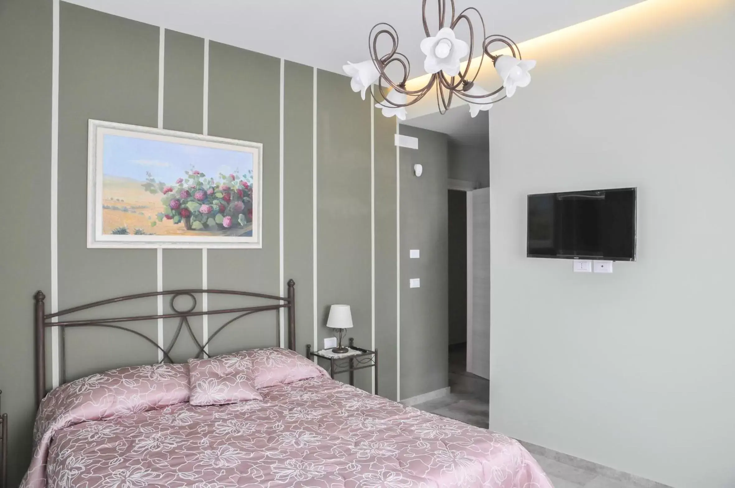 Deluxe Double Room with Extra Bed in La Casa dell'Alloro Deluxe Double Room with Extra Bed in La Casa dell'Alloro