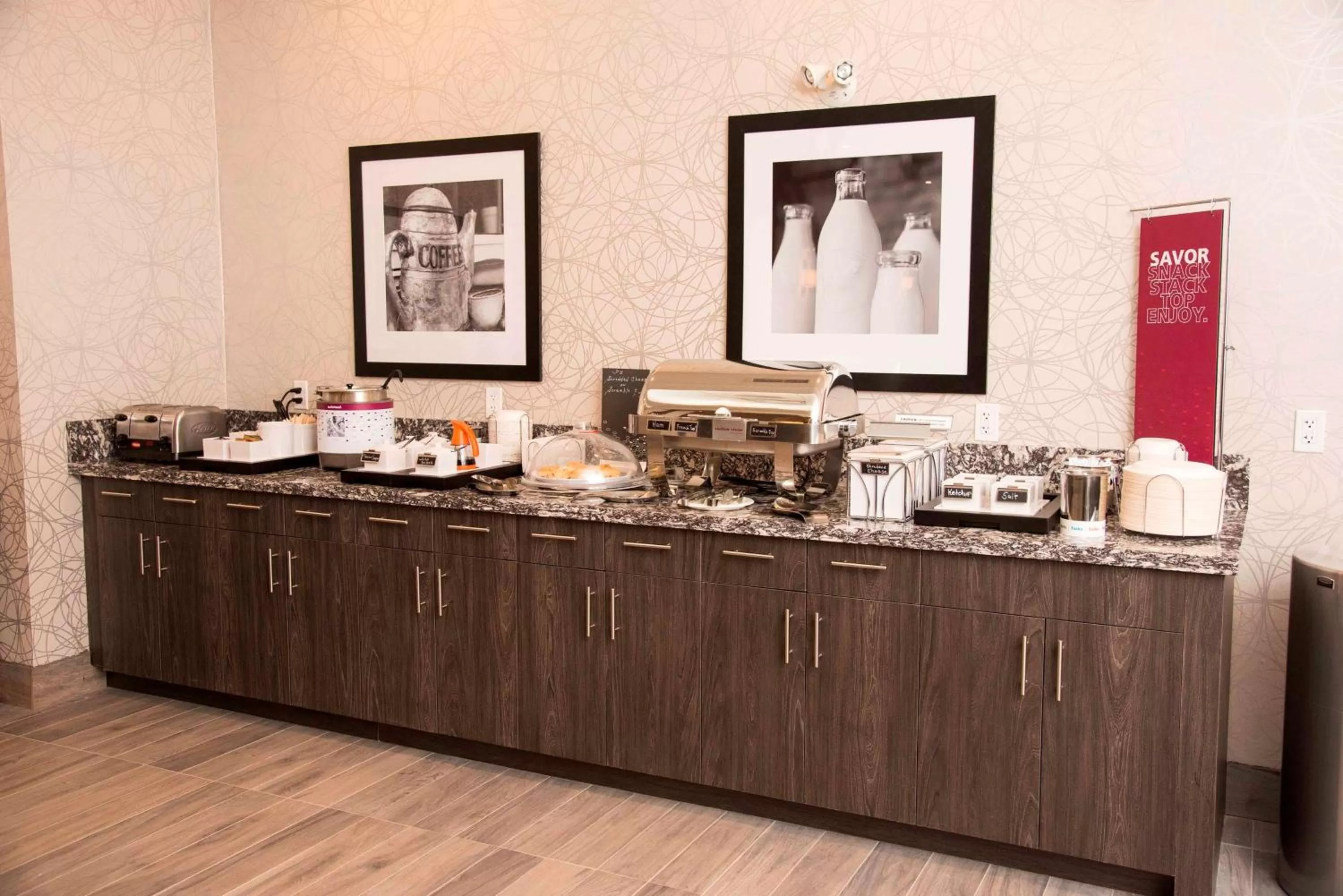 Dining area in Hampton Inn & Suites by Hilton Thunder Bay