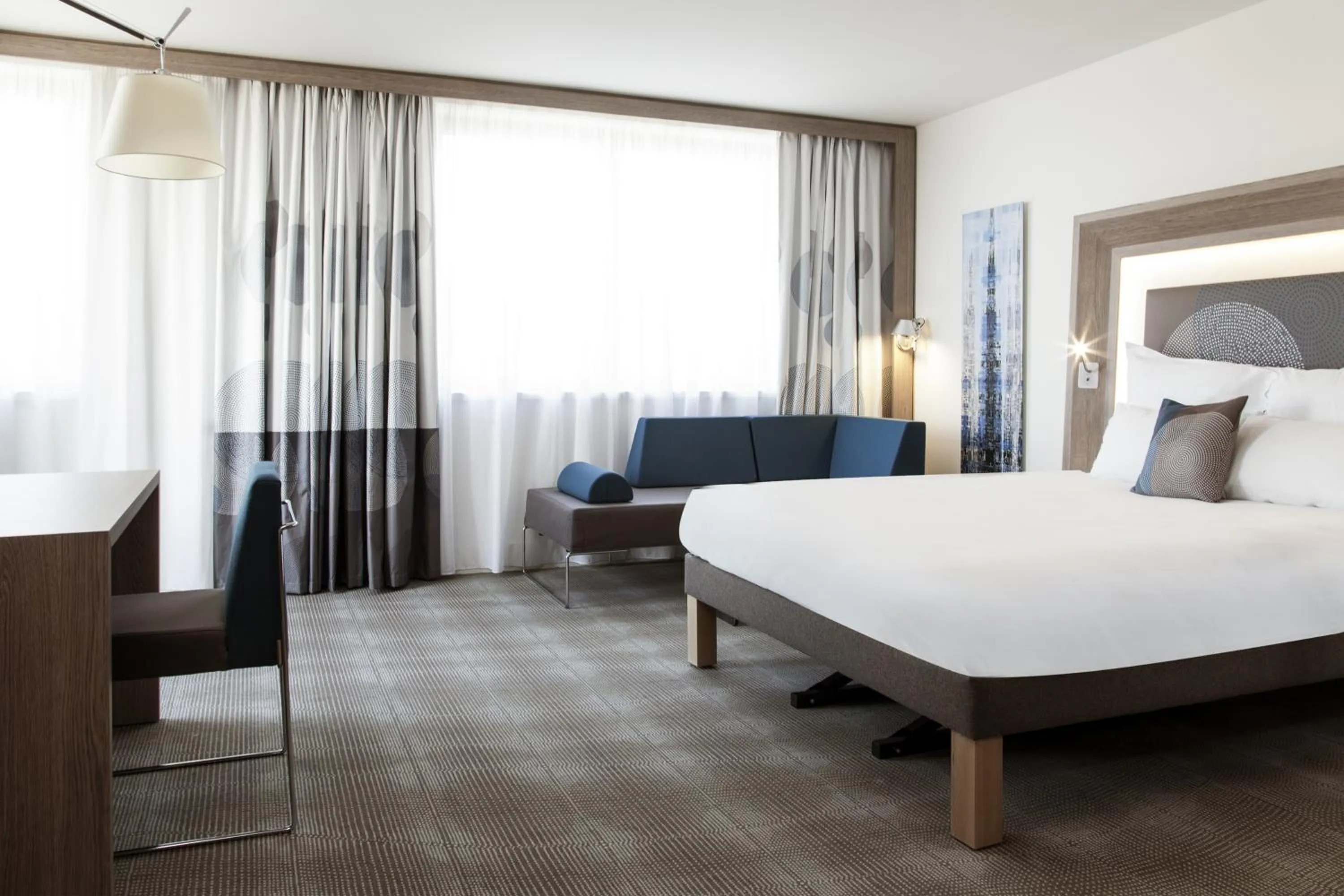 Bedroom, Bed in Novotel Paris Saint Denis Stade Basilique