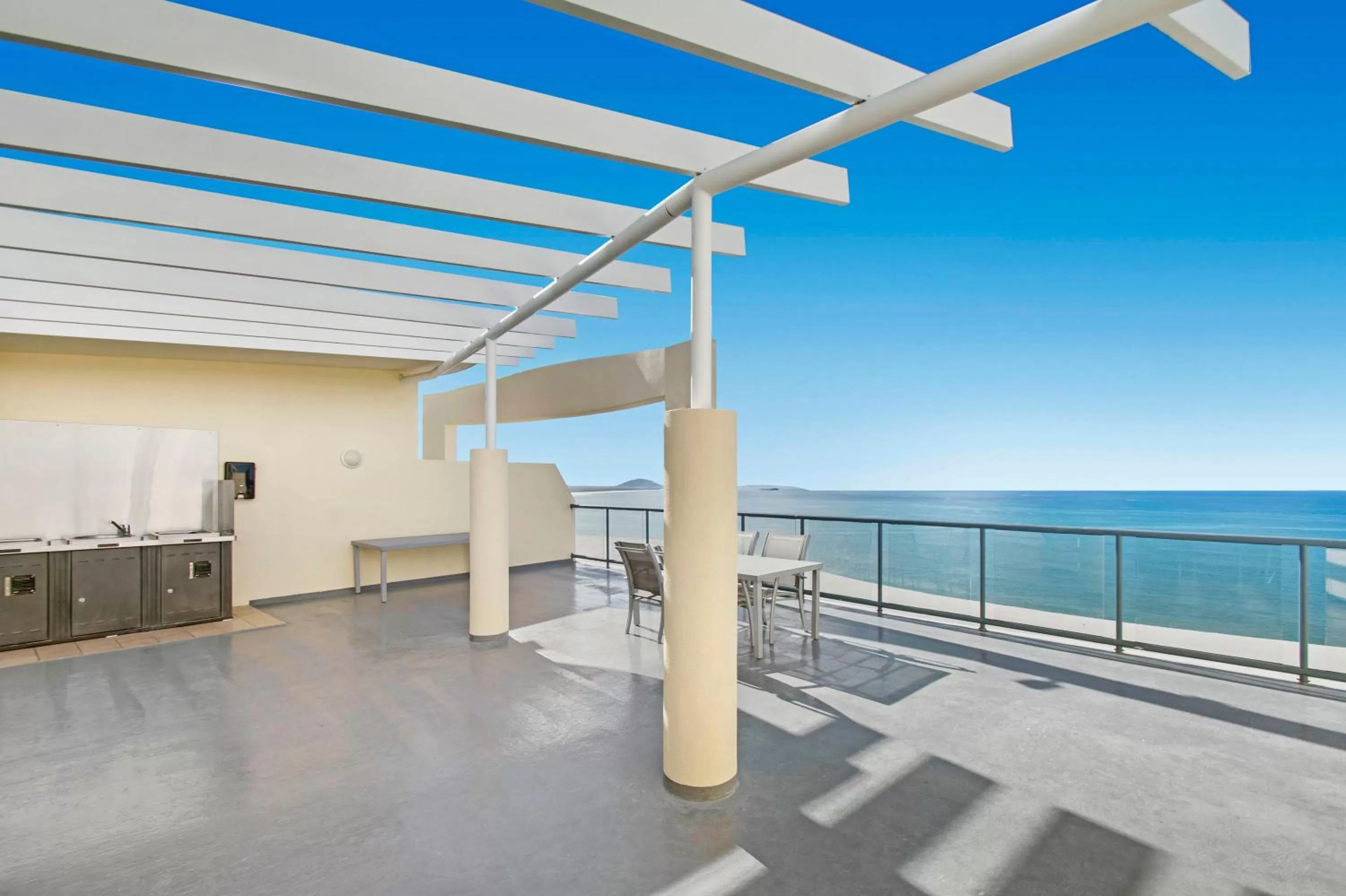 BBQ facilities in Mantra Mooloolaba Beach