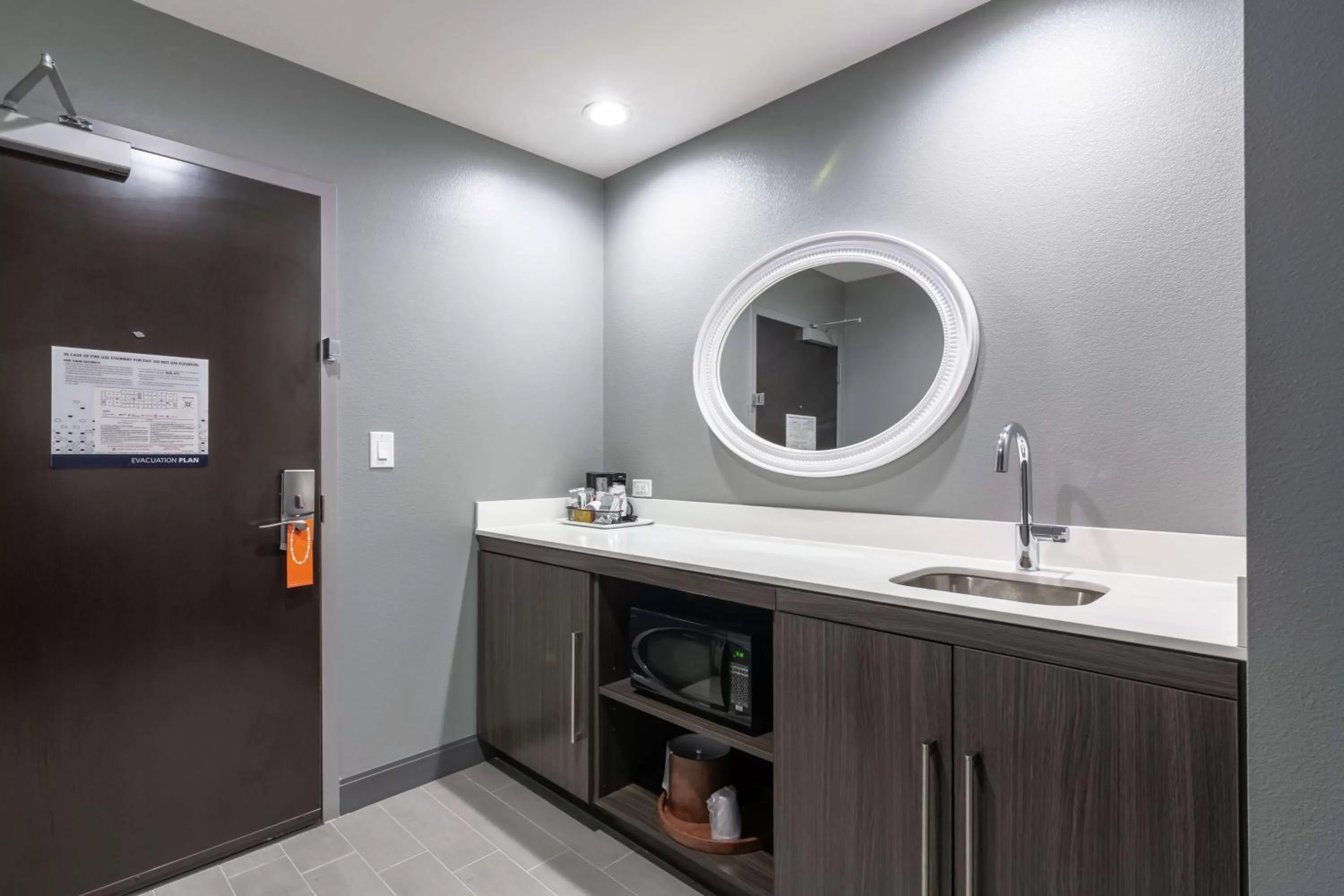 Photo of the whole room in Hampton Inn & Suites Dallas East