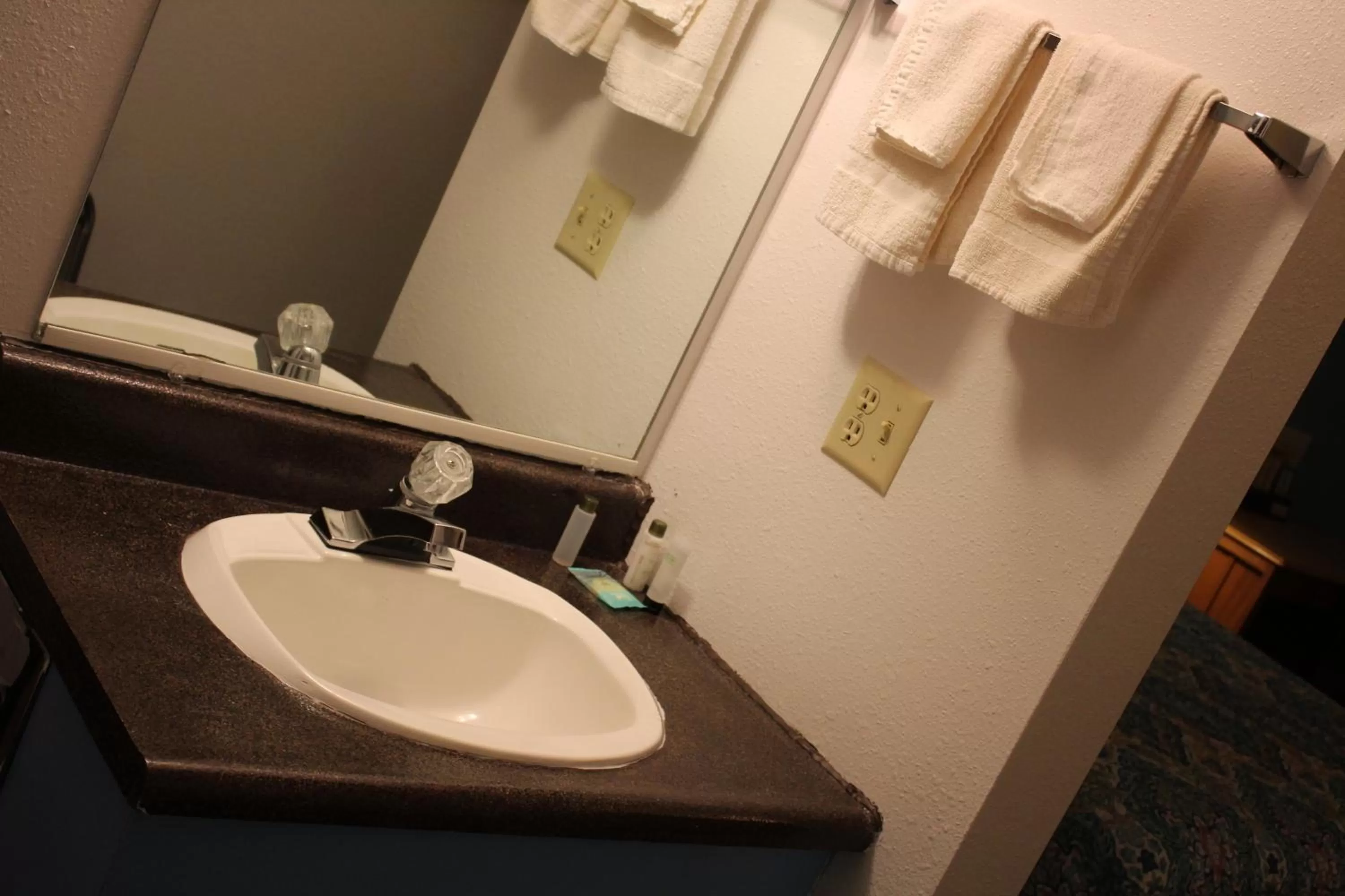 Bathroom in Rodeway Inn Gateway to Medora T-Roosevelt & Makoshika State Park