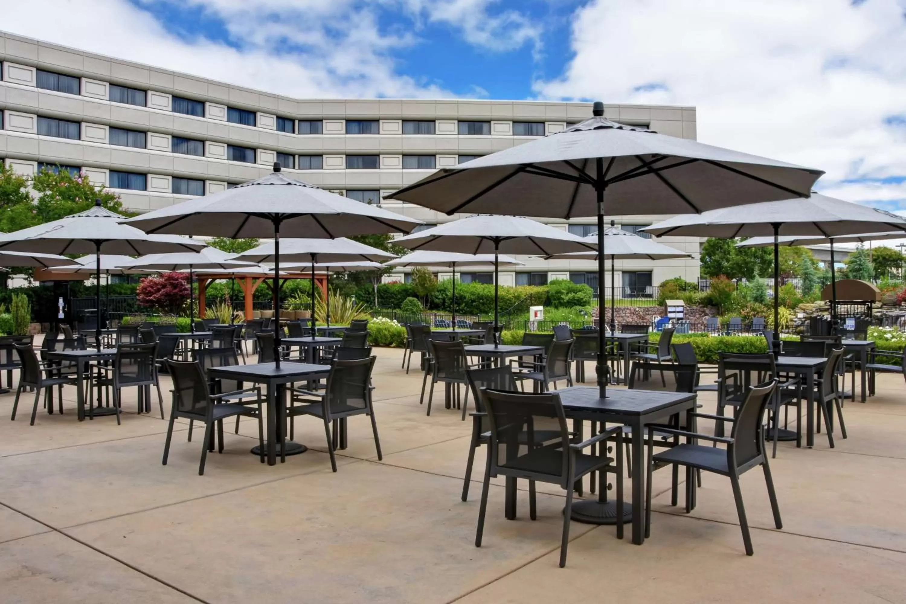 Property building in DoubleTree by Hilton Pleasanton at The Club