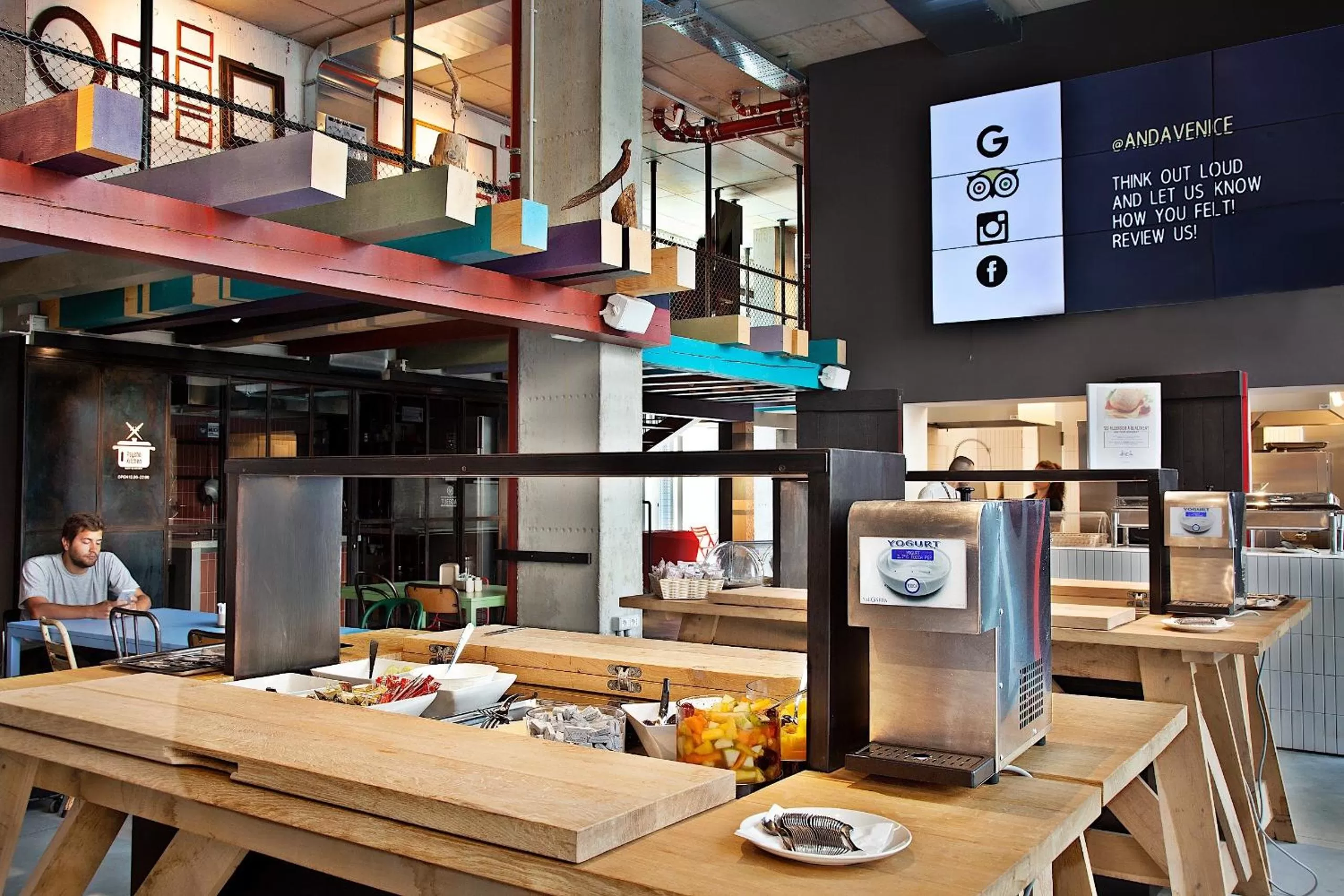 Food and drinks in Anda Venice Hostel