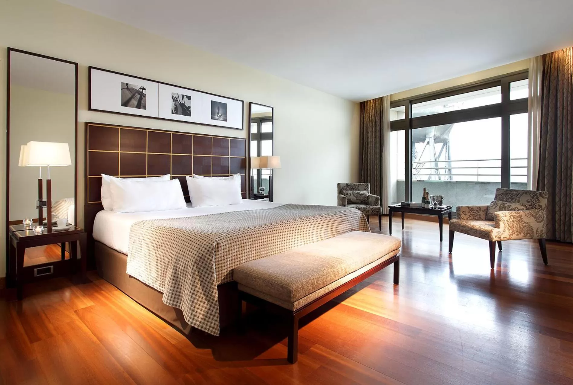 Bed in Eurostars Grand Marina Hotel GL