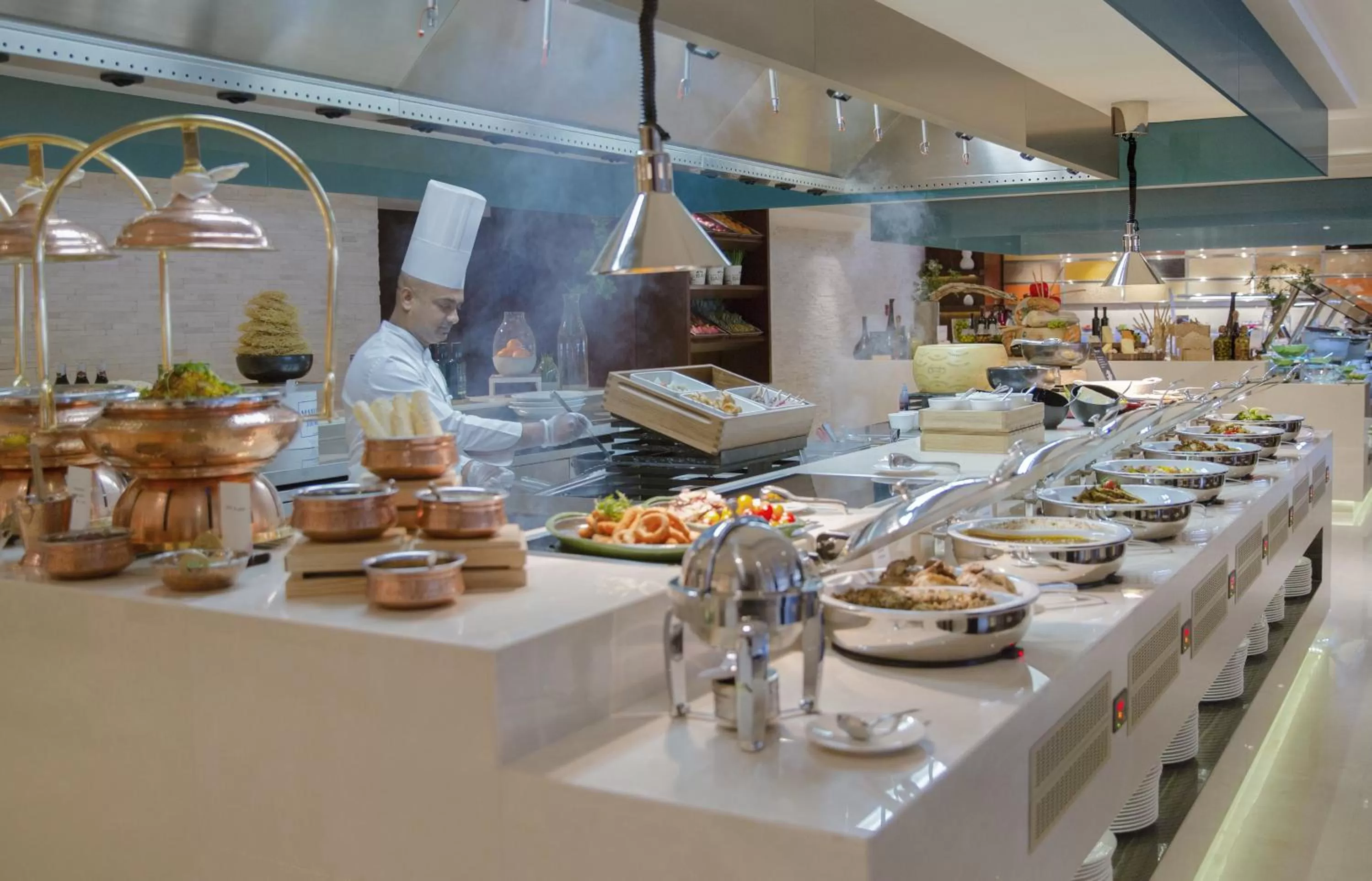 Restaurant/places to eat in Rosh Rayhaan by Rotana