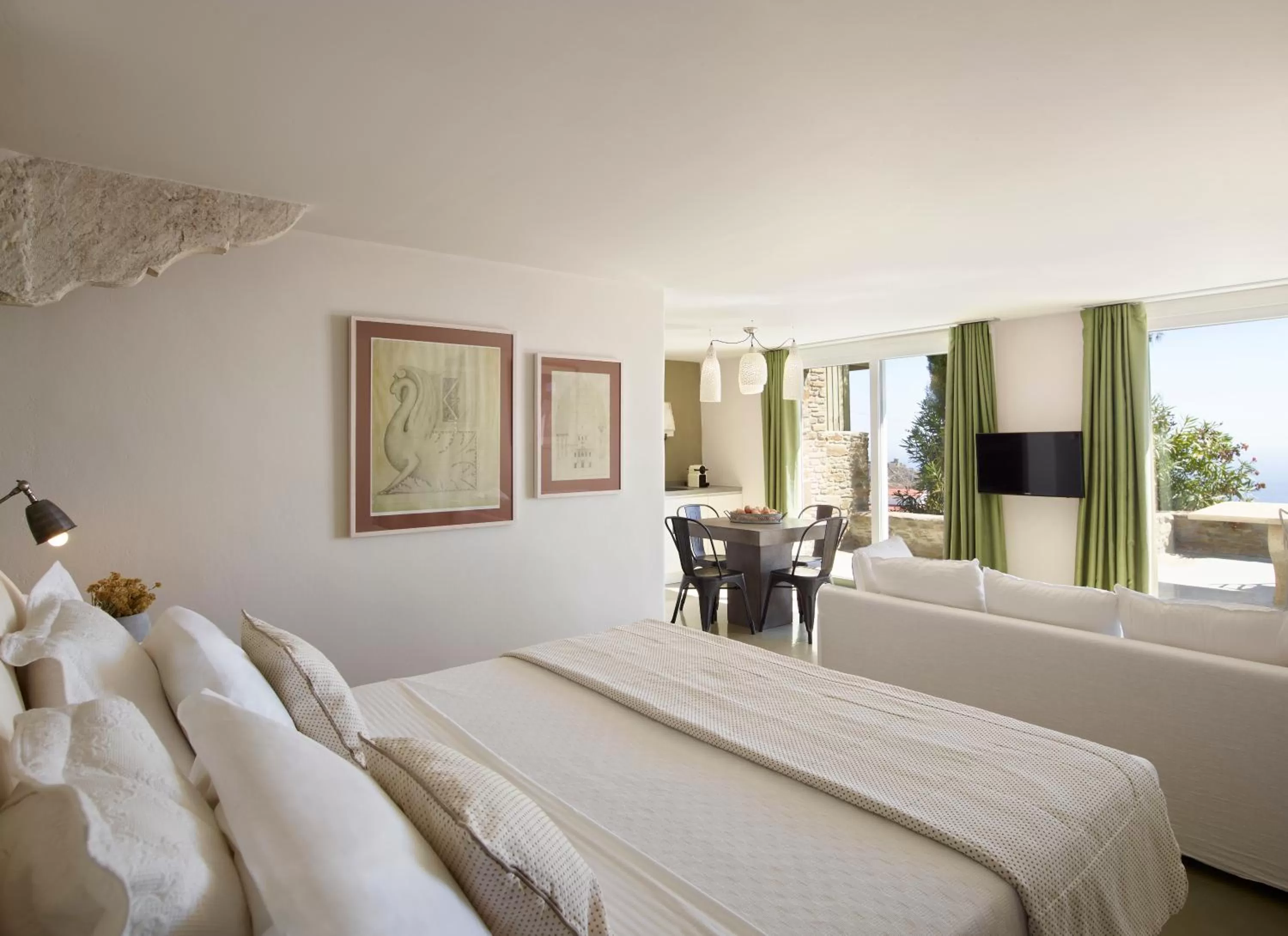 Coffee/tea facilities, Bed in Aeolis Tinos Suites