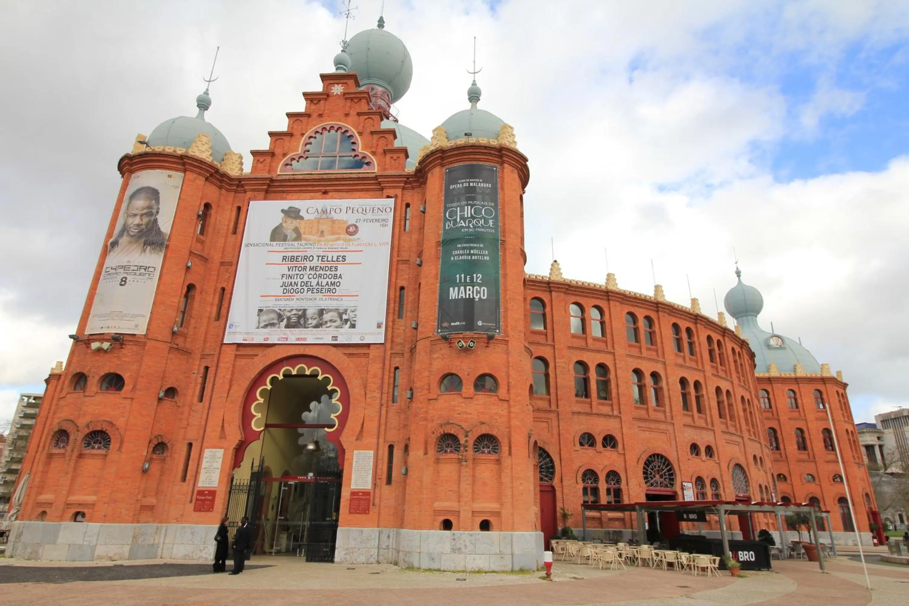 Evening entertainment in Imperador Hotel