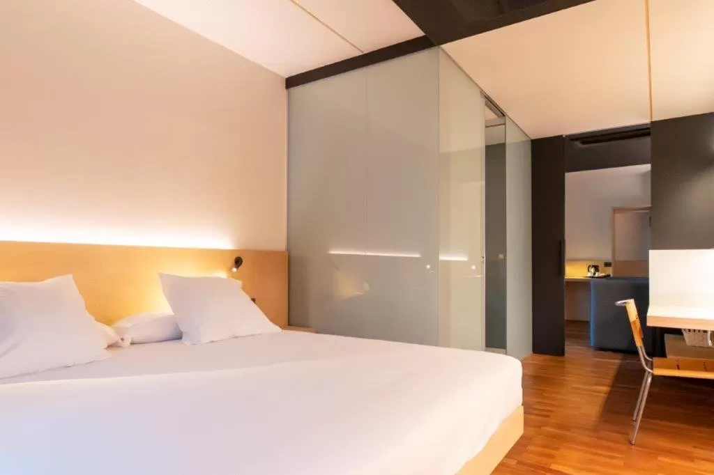 Photo of the whole room, Bed in ETH Irún