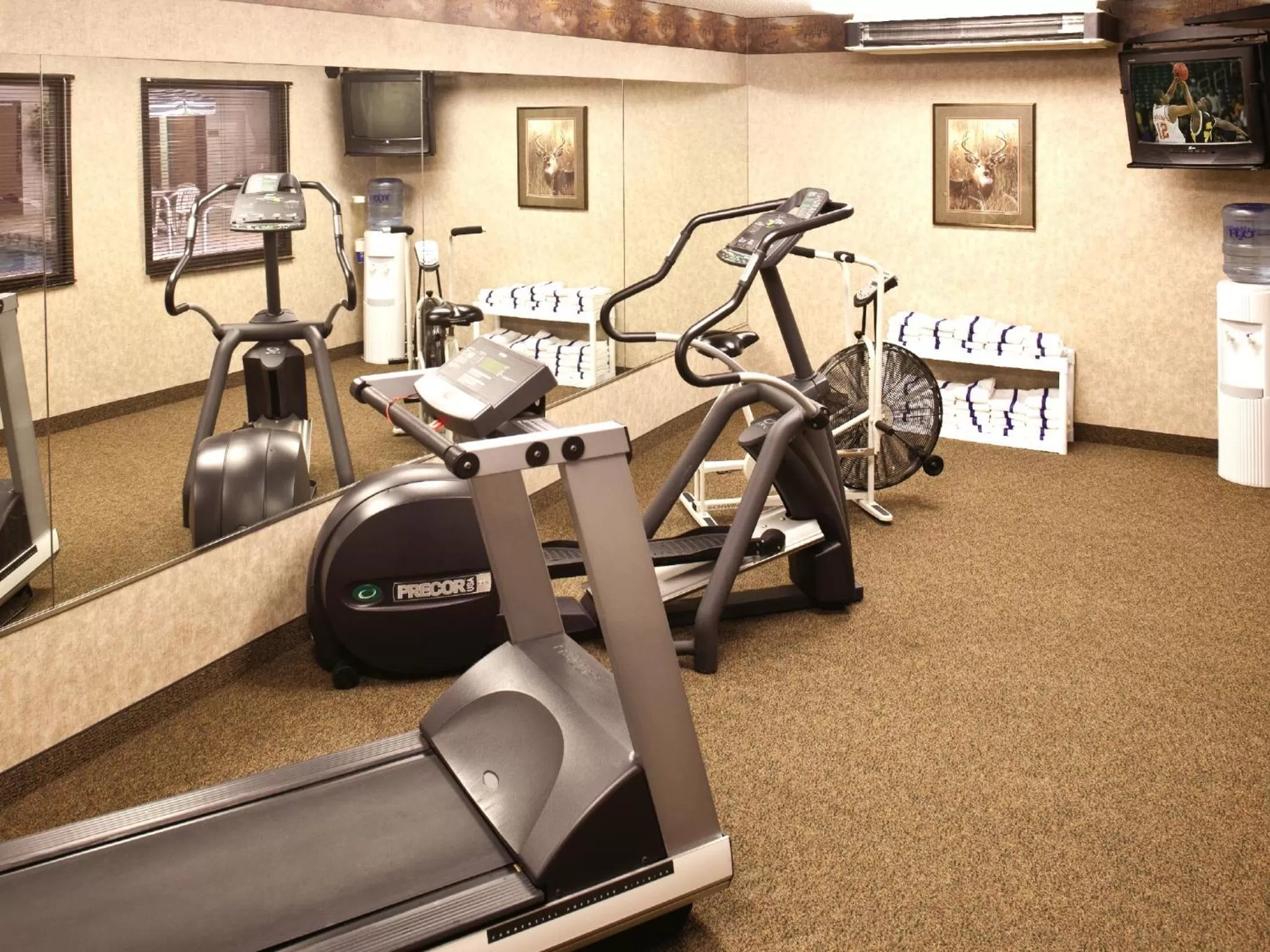 Fitness centre/facilities in Kelly Inn and Suites Mitchell