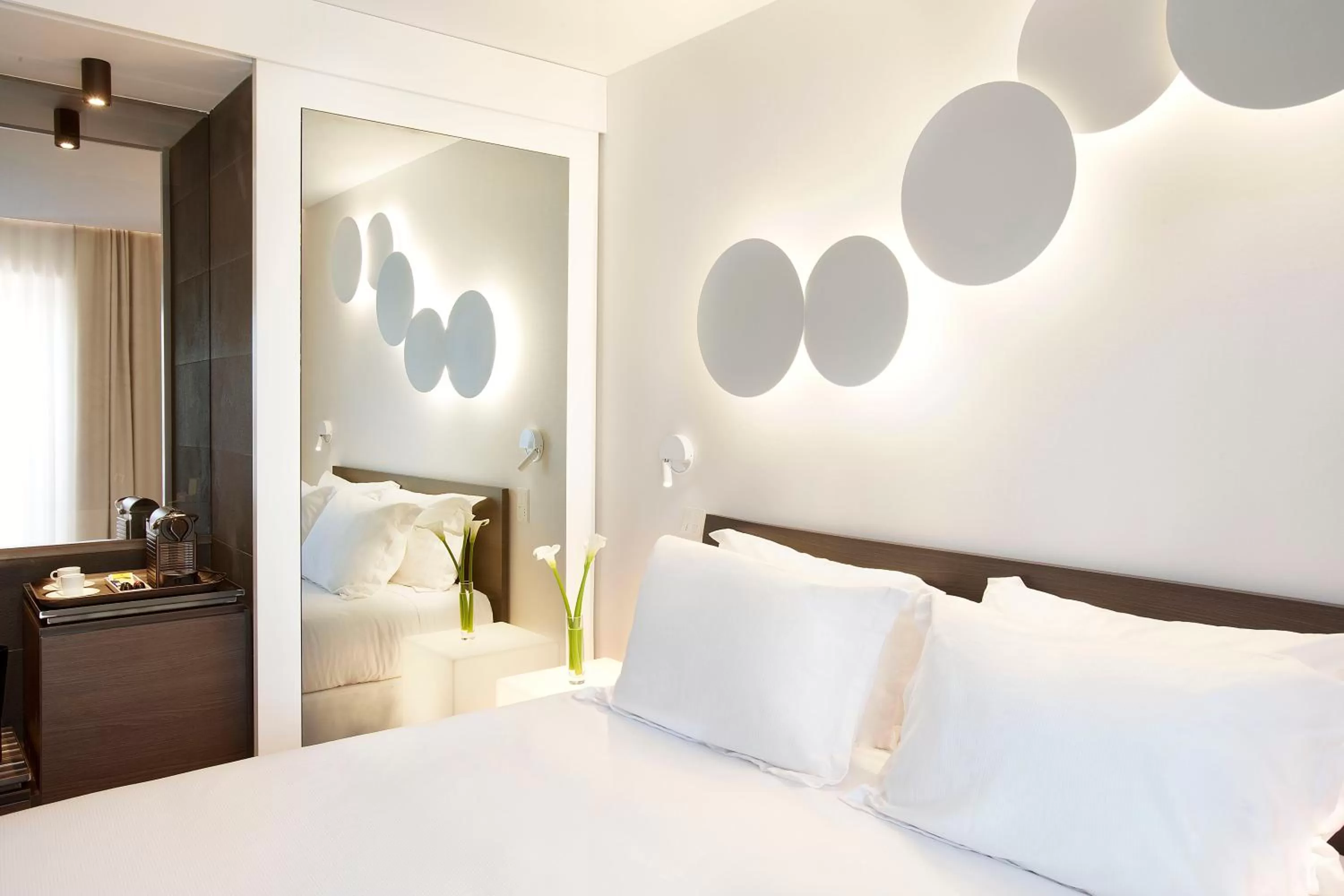 Bed in H10 Port Vell 4* Sup