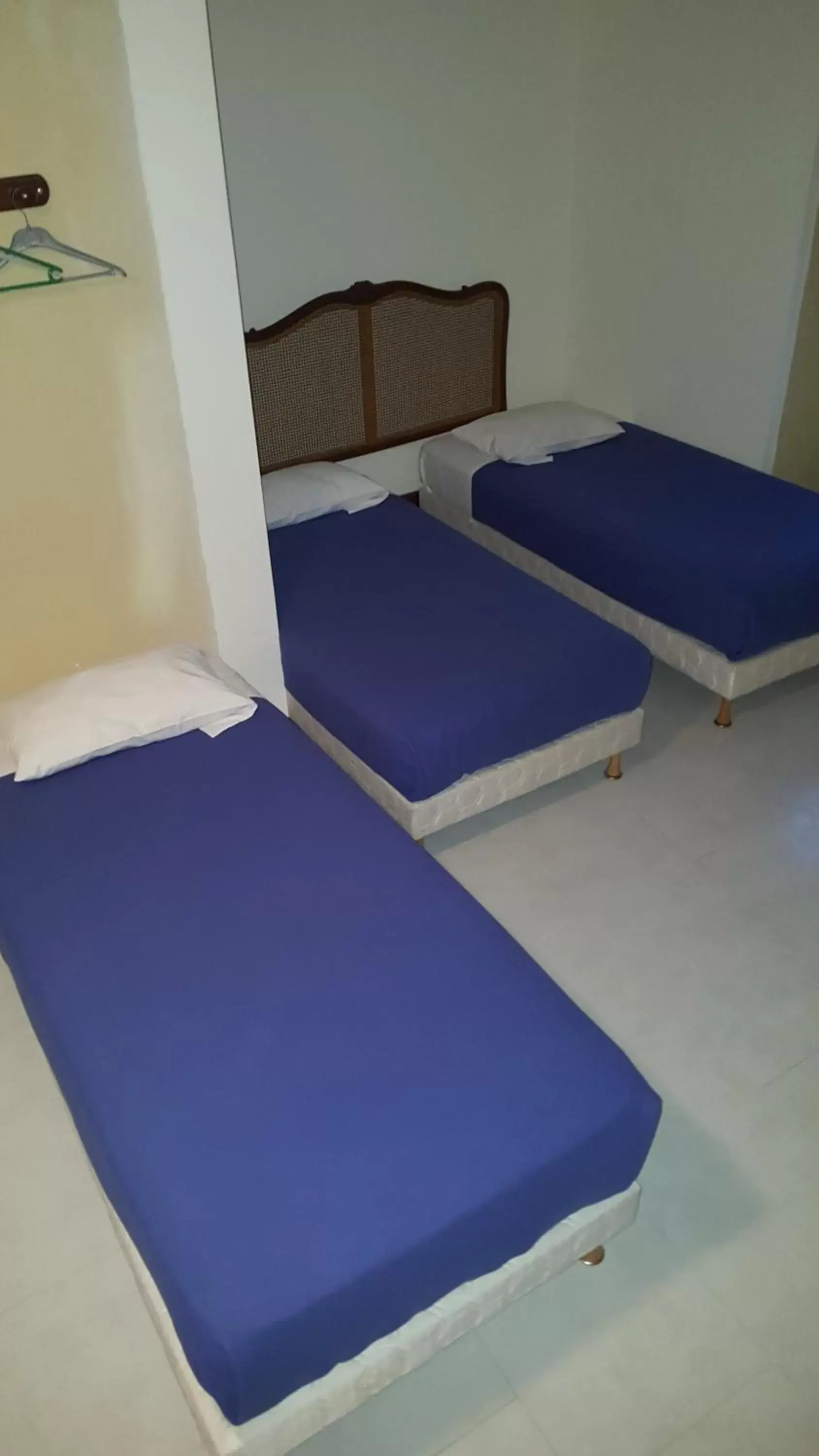 Triple Room in Hôtel De Champagne Triple Room in Hôtel De Champagne