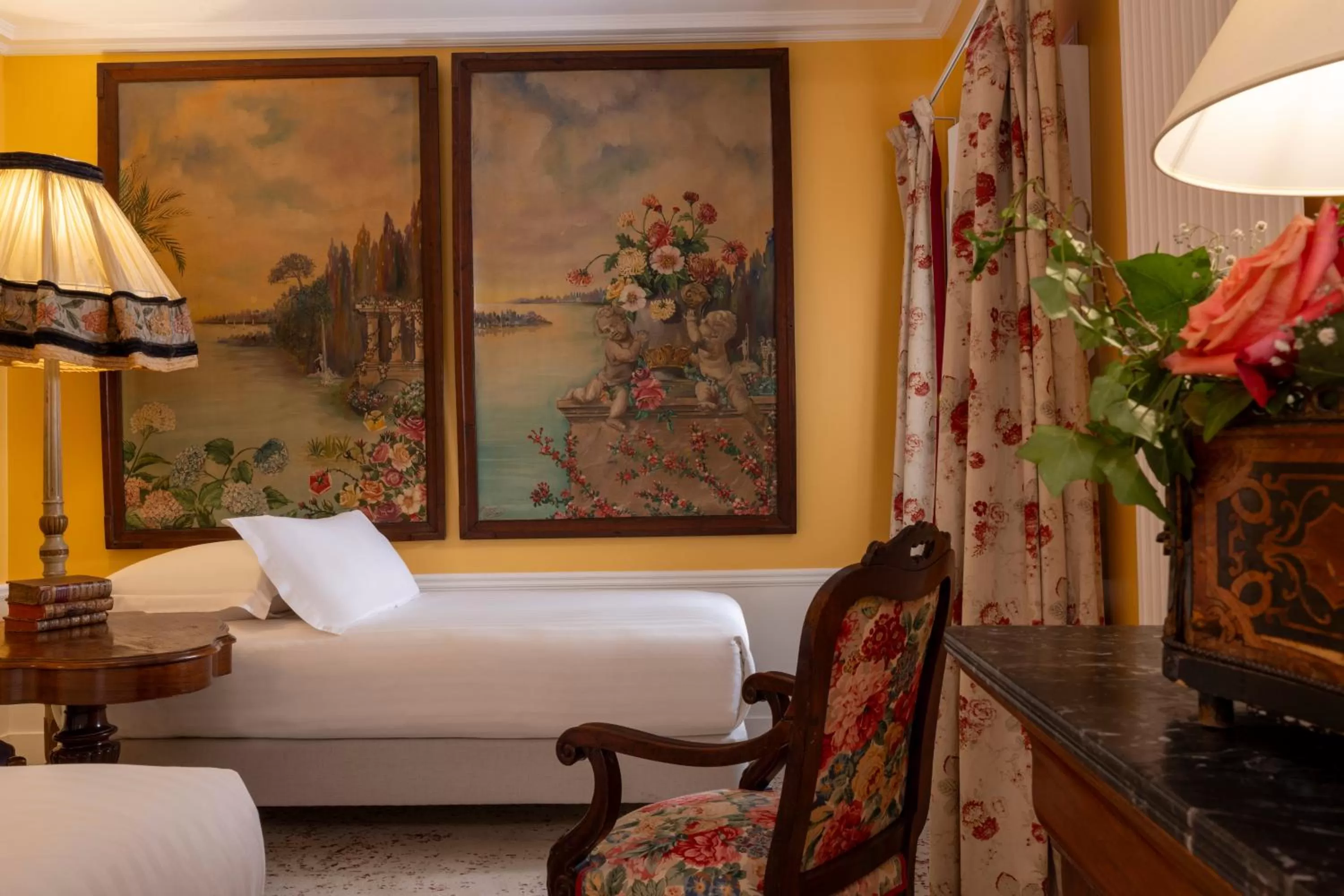 Bed in Hôtel Le Saint Gregoire