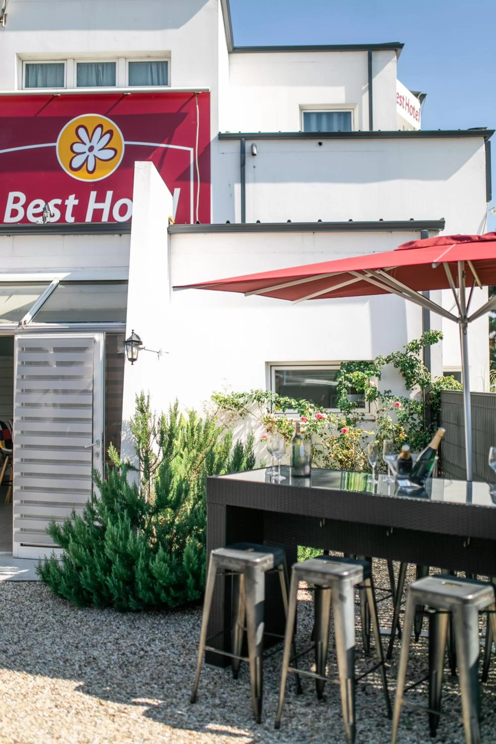 Patio in Best Hotel Bordeaux Sud