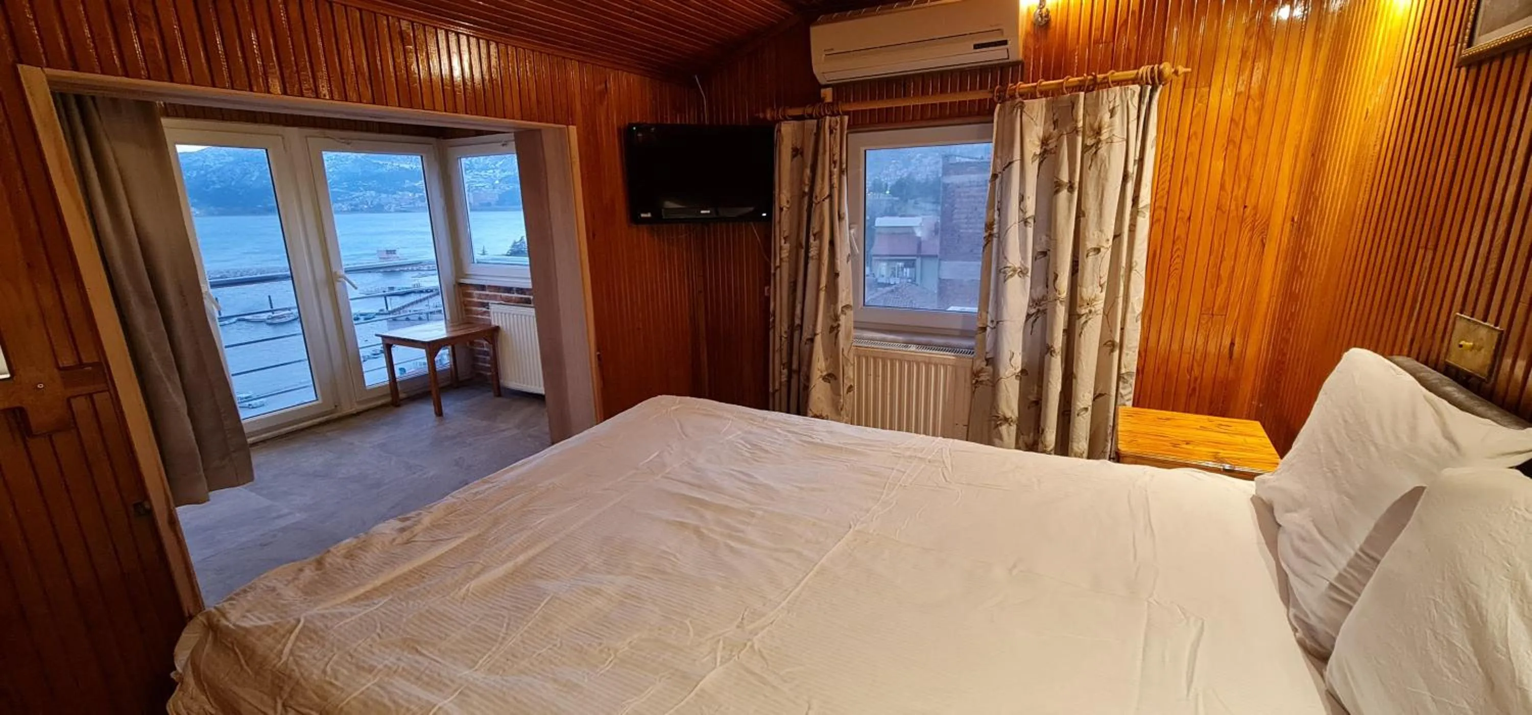 Bedroom in Lale Pension