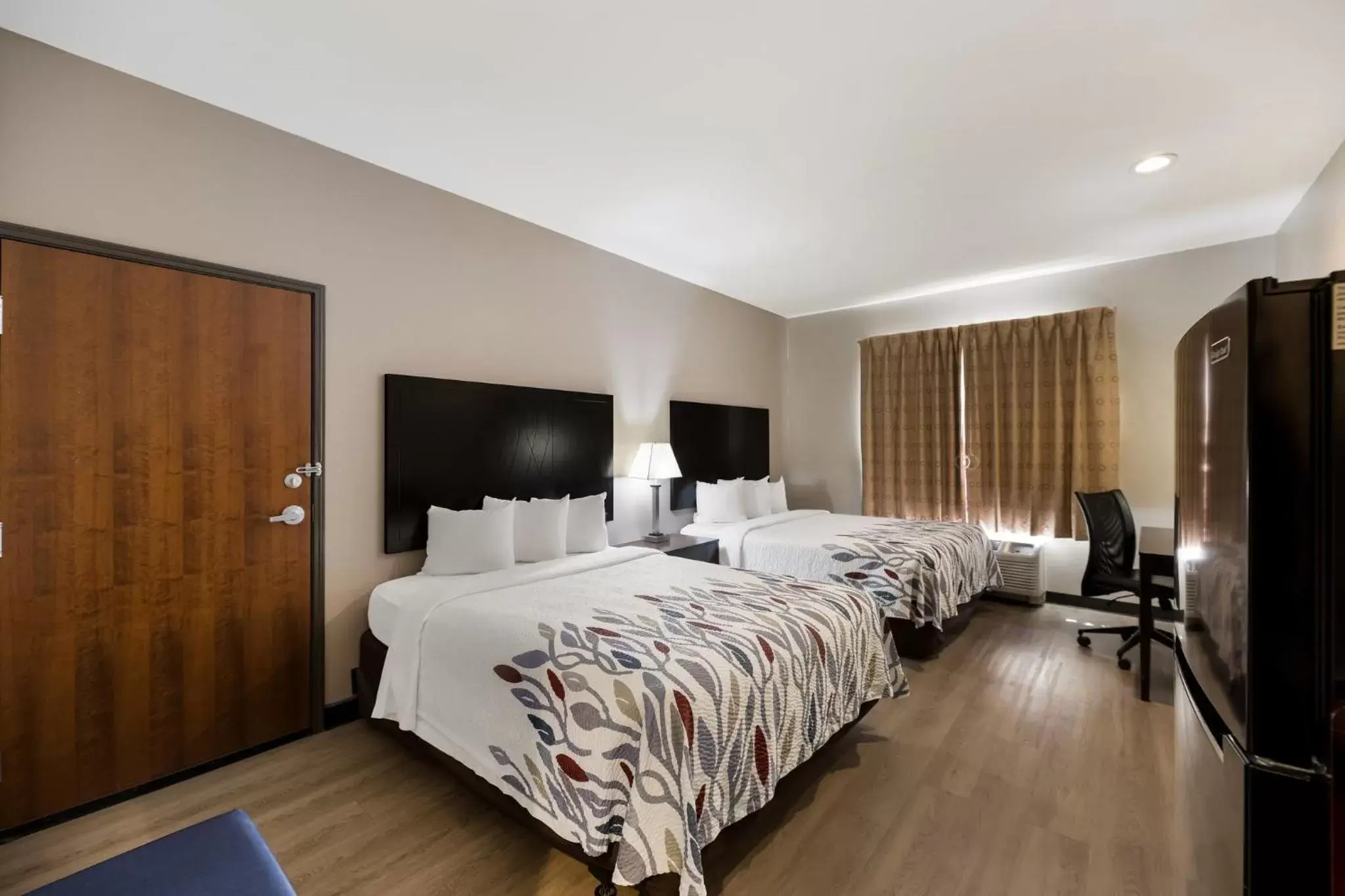 Superior Room with Two Queen Beds Disability Access Roll-In Shower Smoke Free in Red Roof Inn Pecos Superior Room with Two Queen Beds Disability Access Roll-In Shower Smoke Free in Red Roof Inn Pecos