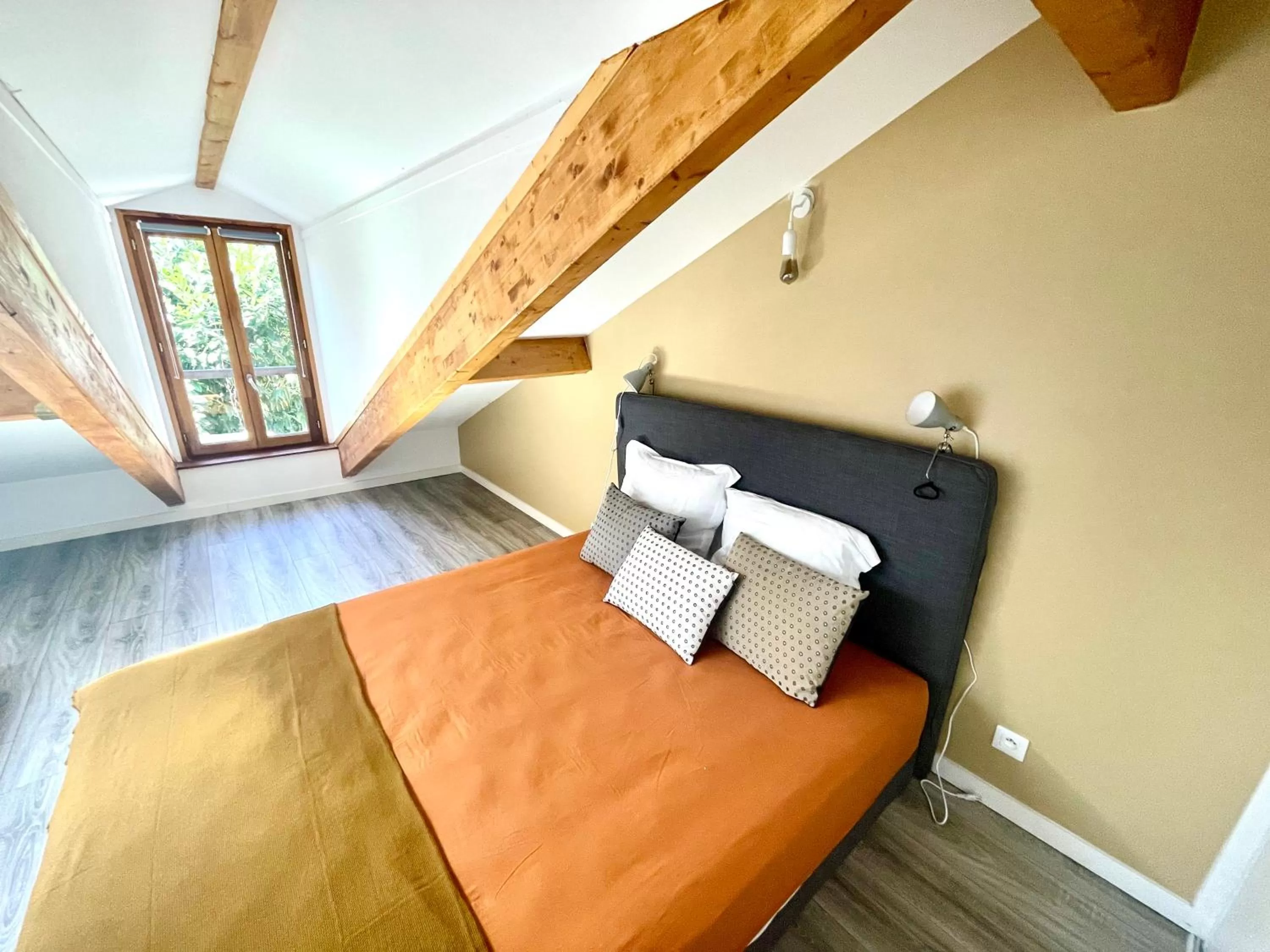 Photo of the whole room, Bed in Dupain & Dubeurre Appart'Hôtel - Parking