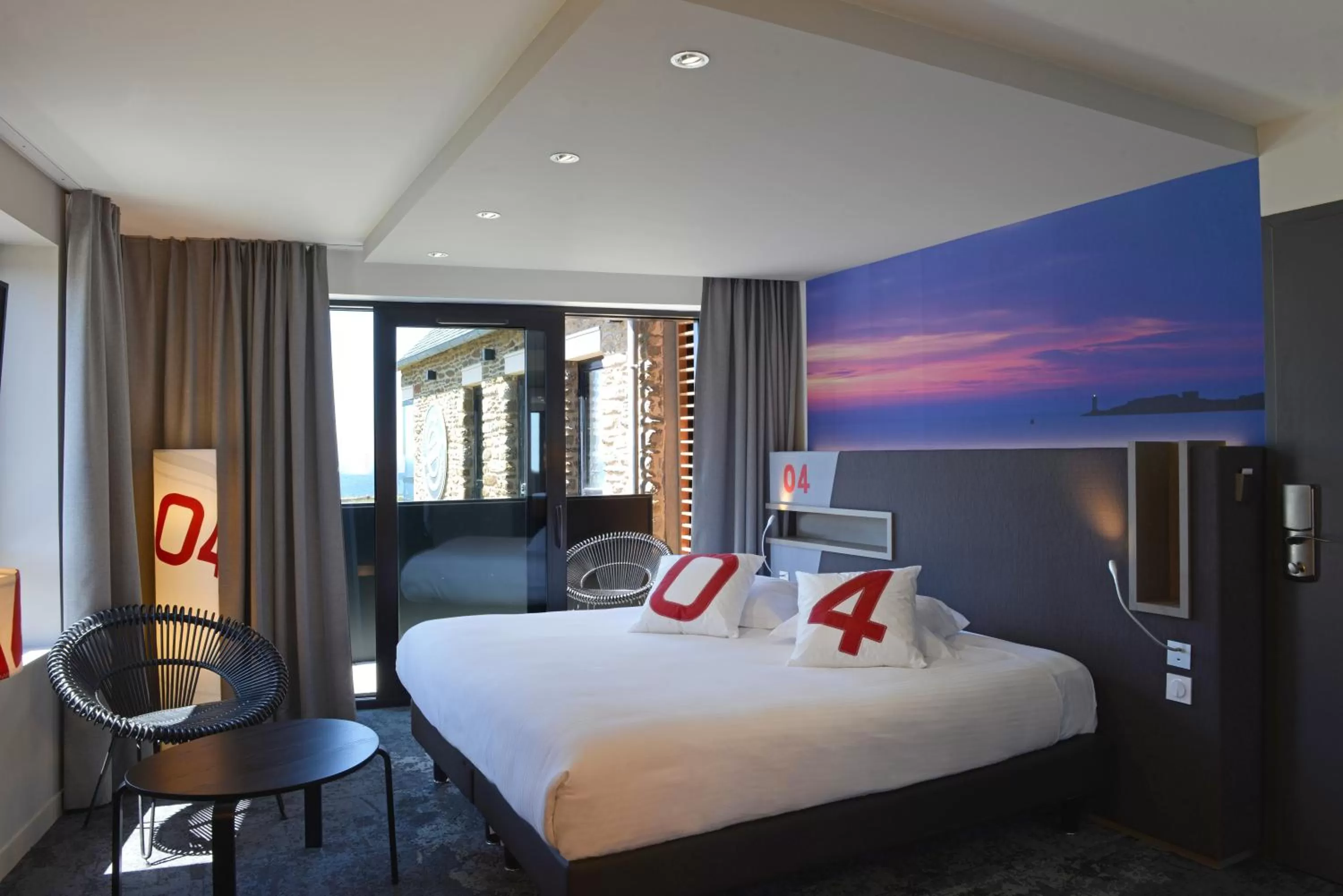 Bed in Hostellerie de la Pointe Saint-Mathieu - SPA & Restaurant