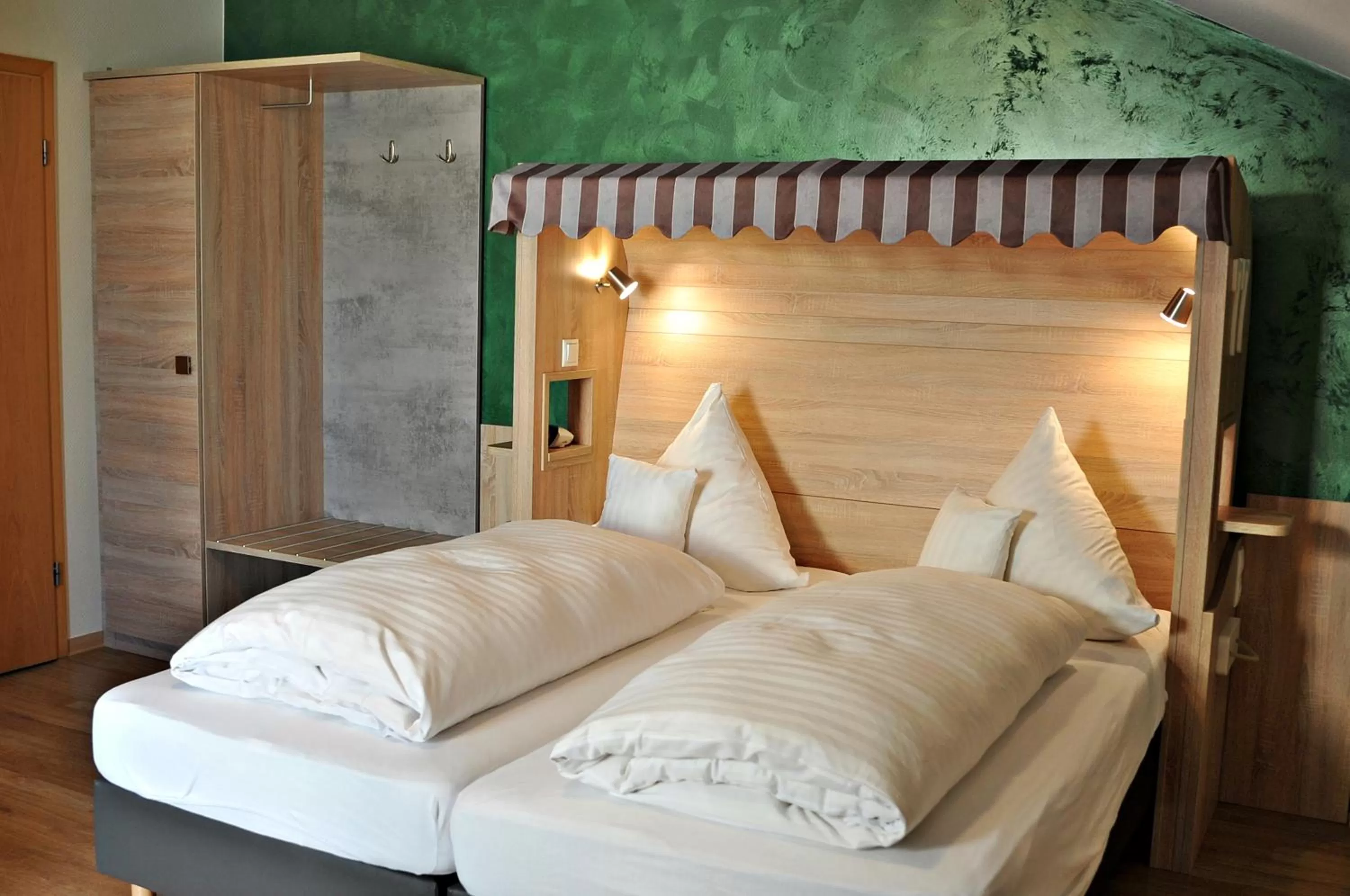 Bed in Hotel Restaurant Bürgerklause Tapken