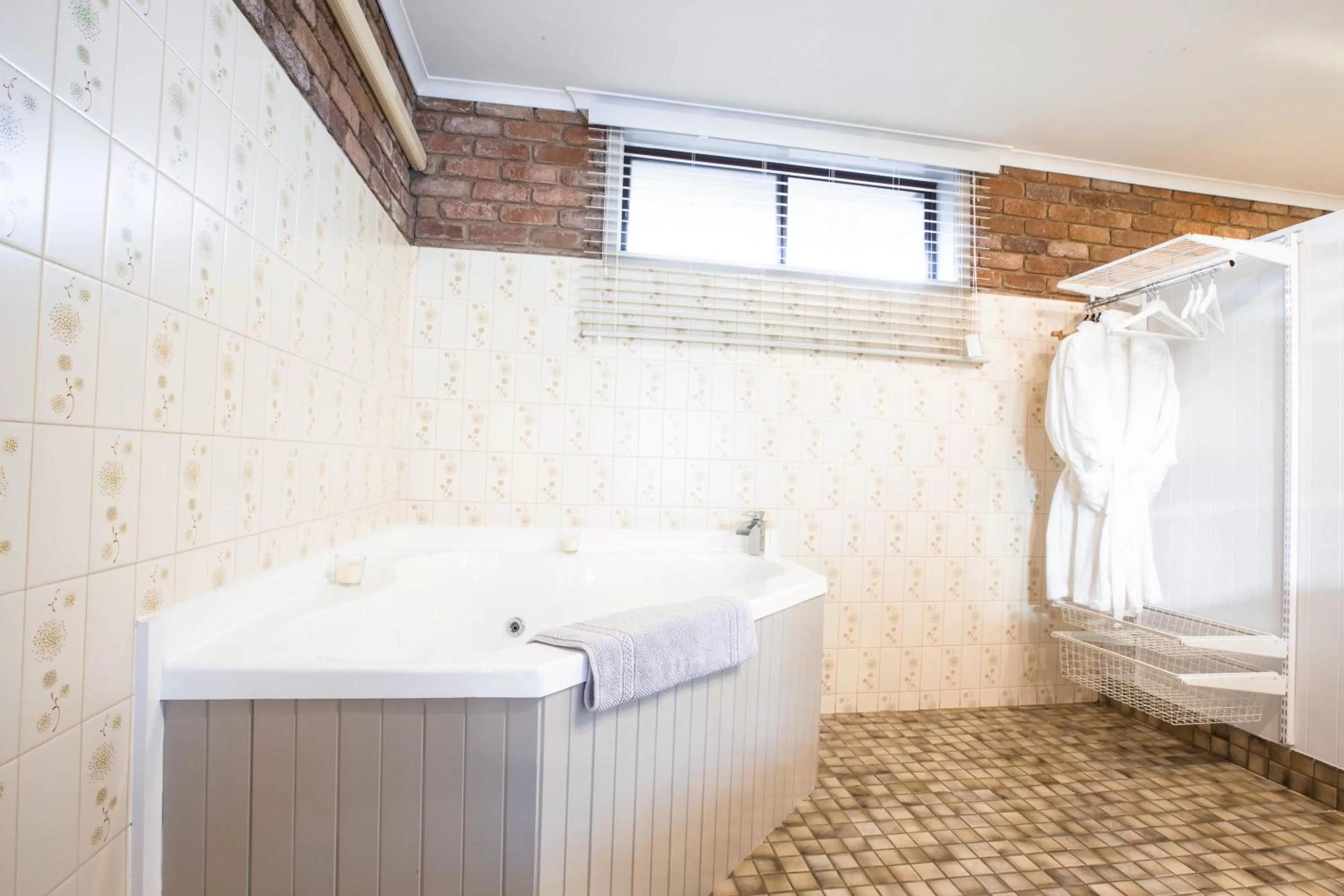 Bathroom in Farnham Court Motel and Restaurant