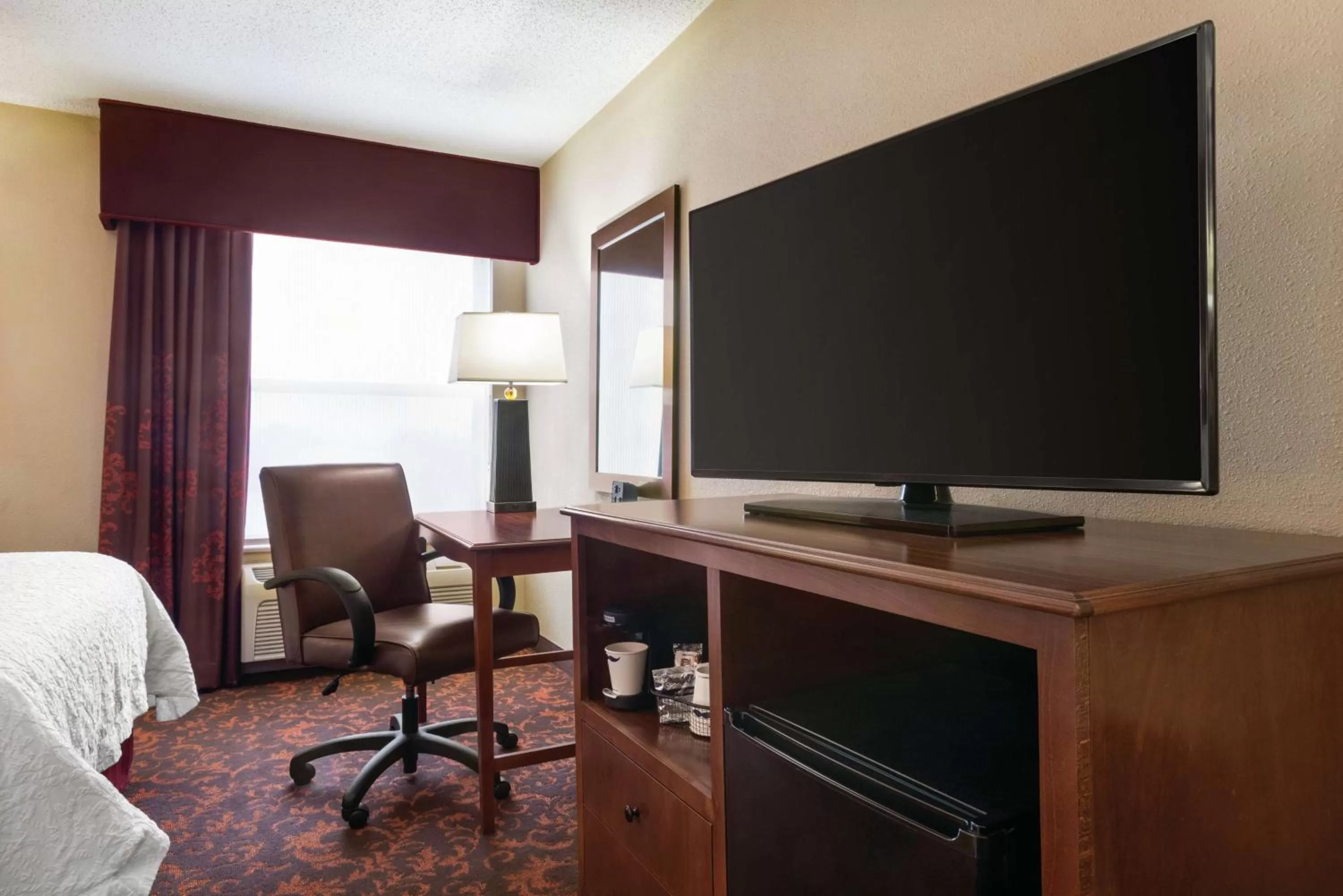 Bedroom in Hampton Inn Chicago-Tinley Park