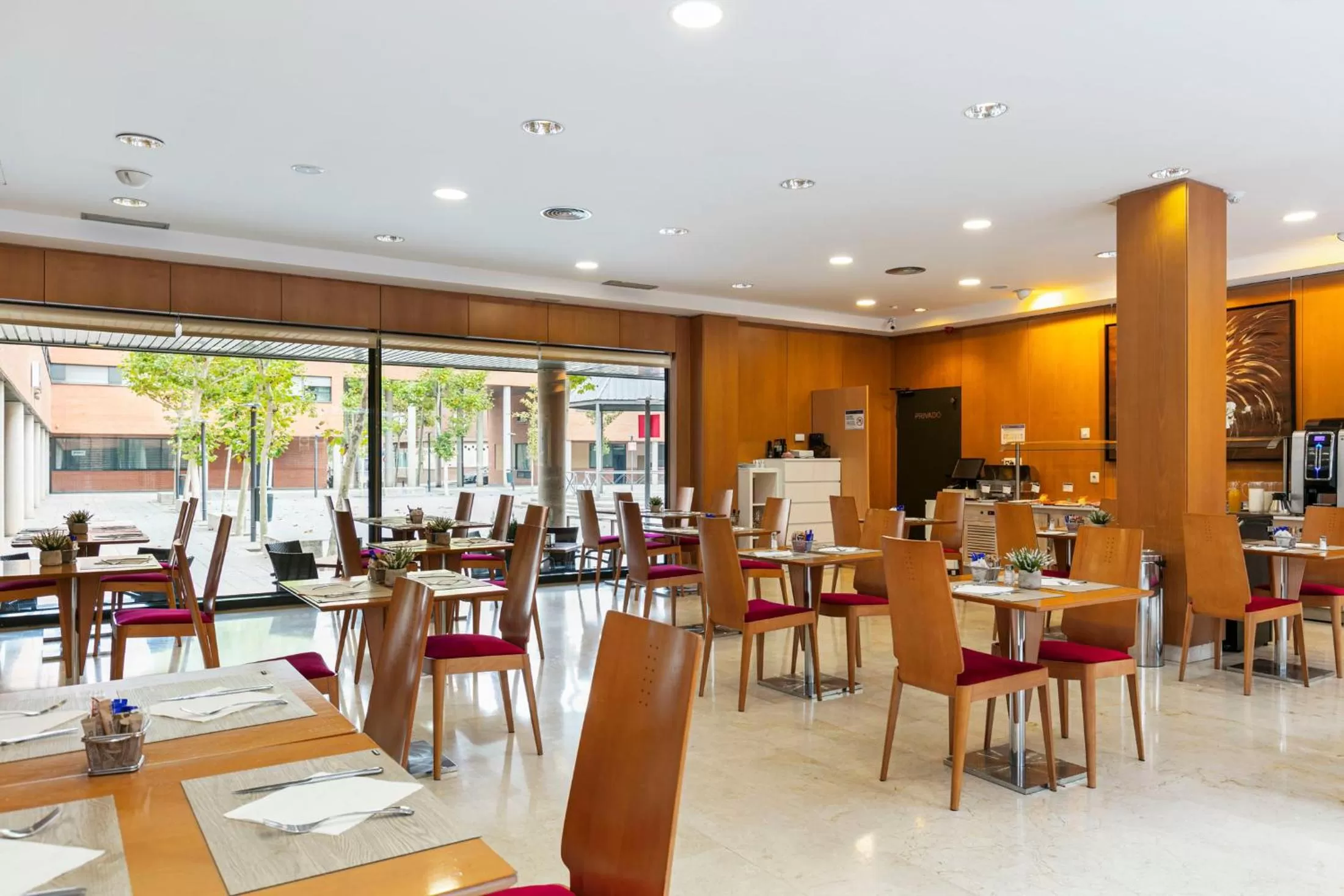 Restaurant/places to eat in Globales de los Reyes