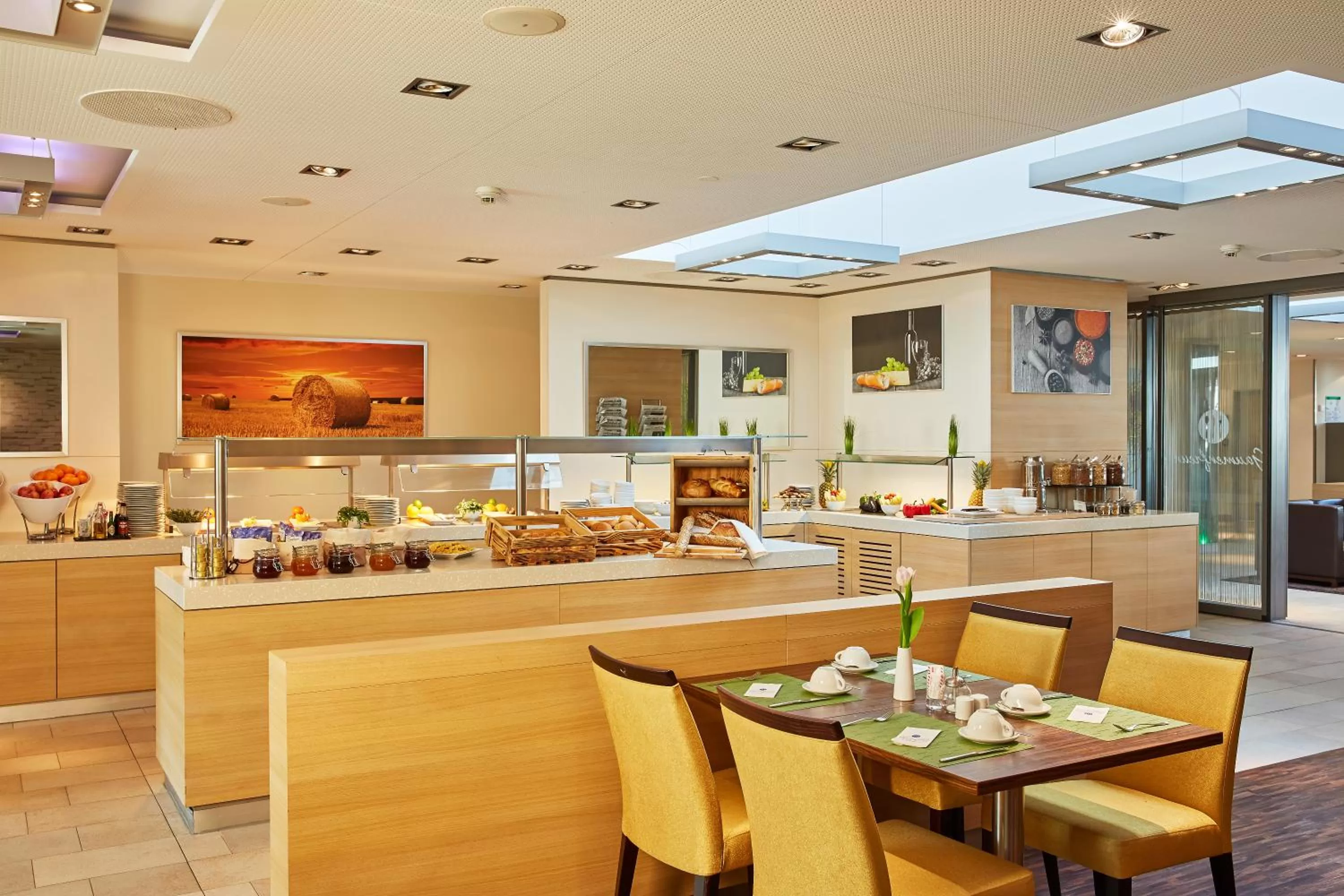 Breakfast in H+ Hotel Zürich