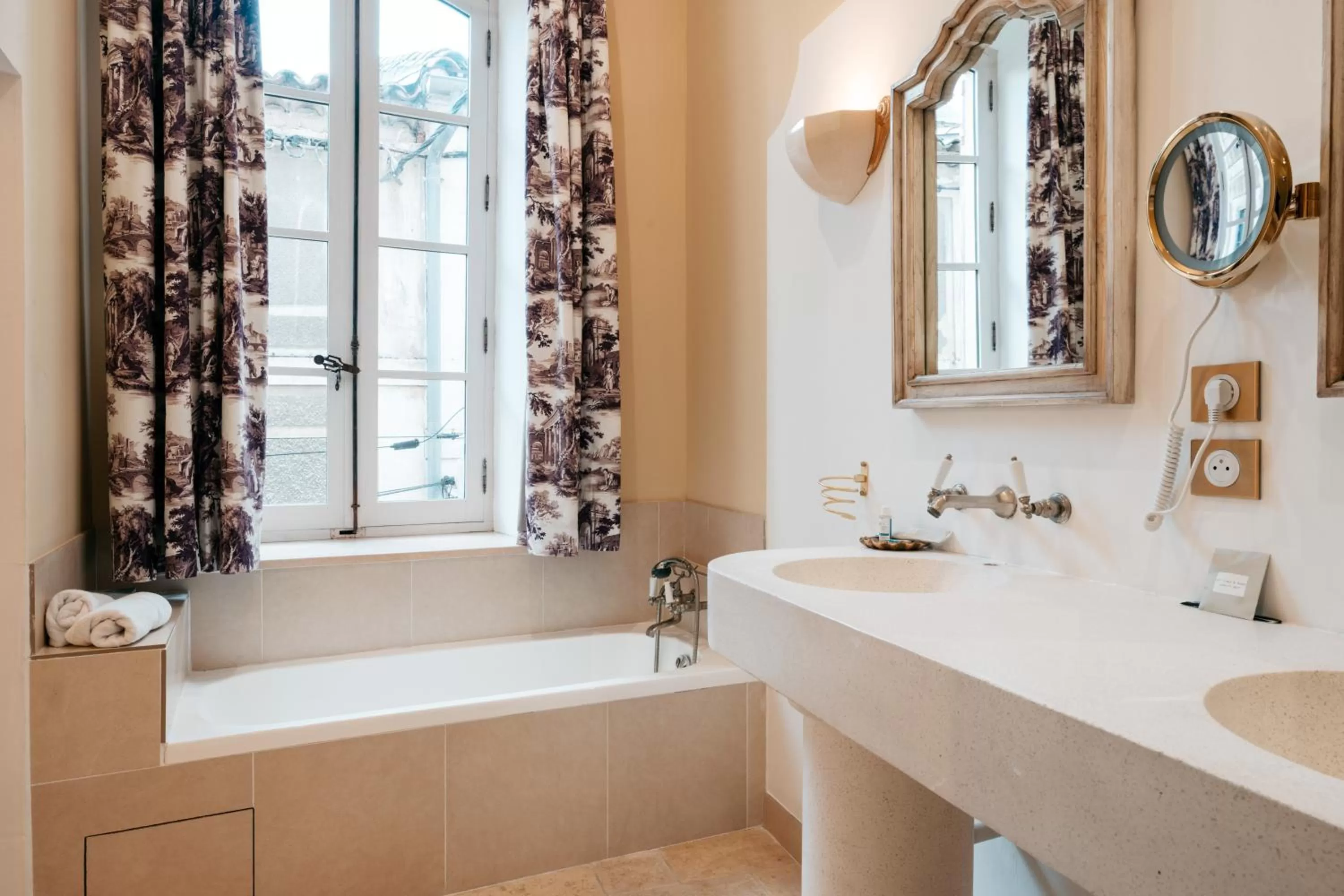 Bathroom in Le Clos Violette et Le 11 D'Aglaé - Hôtel de Charme Design de Luxe