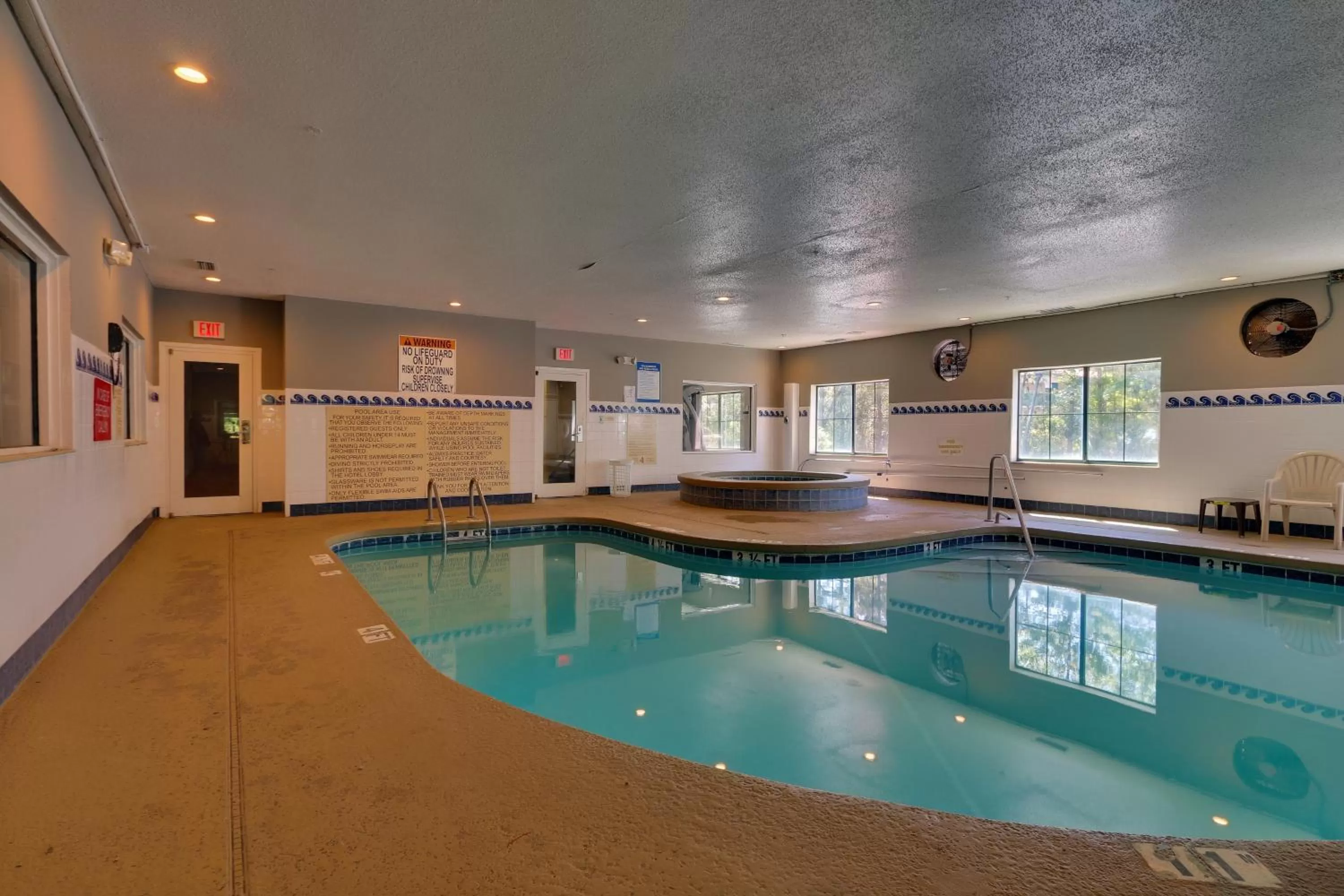Swimming pool in Country Inn & Suites by Radisson, Savannah Gateway, GA