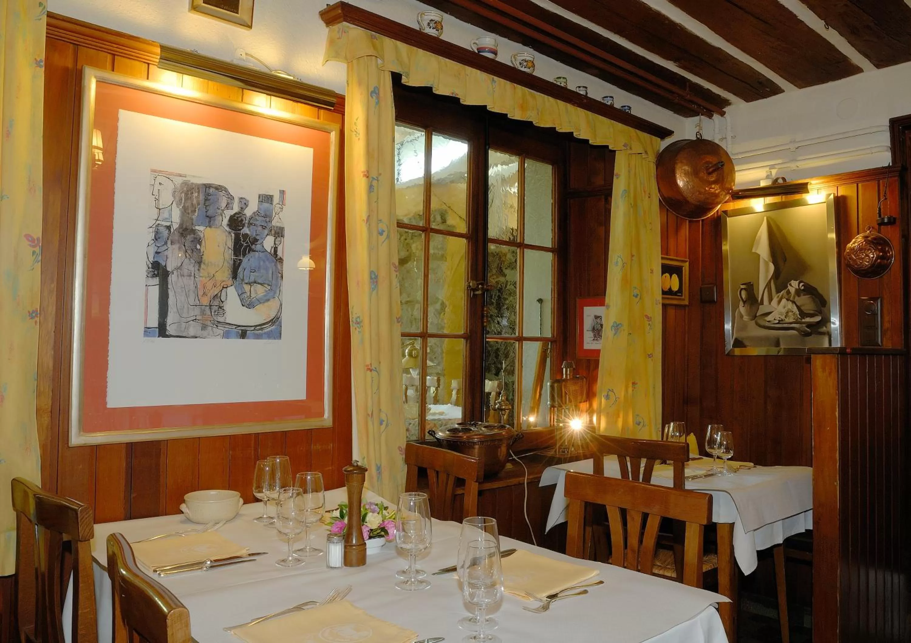Restaurant/places to eat in Auberge de Dully