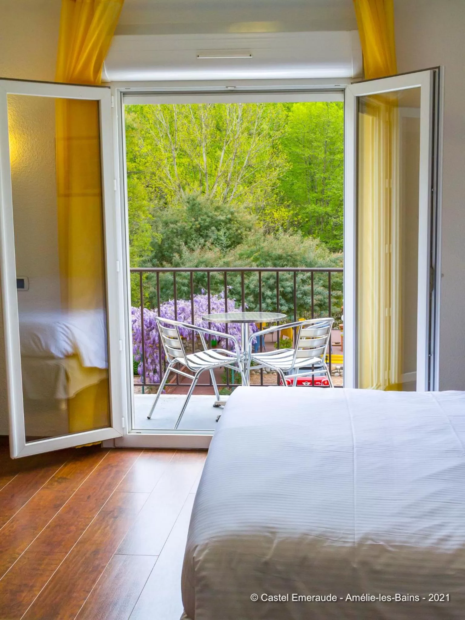 River view, Bed in Appart'Hotel Castel Emeraude, Charme et Caractère