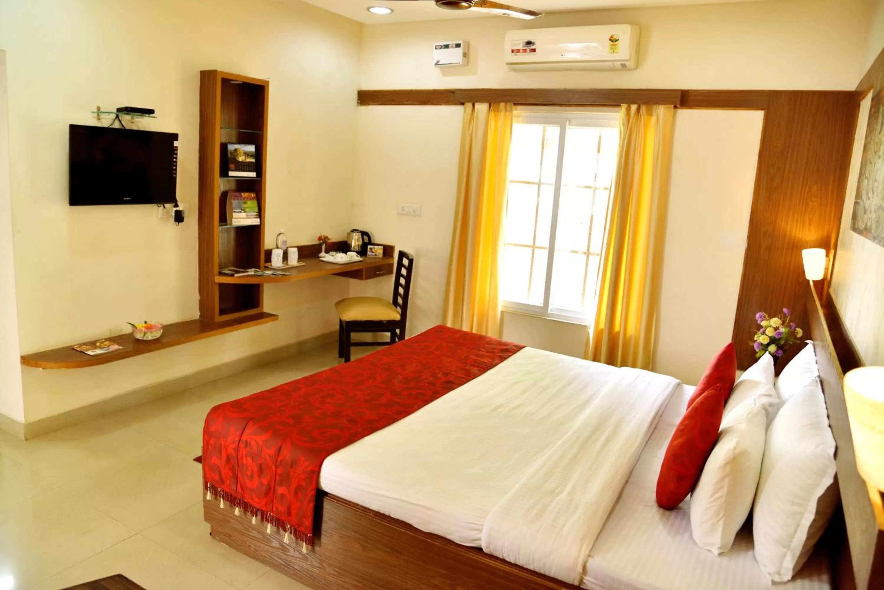 Bed in KSTDC Hotel Mayura Bhuvaneshwari Kamalapur