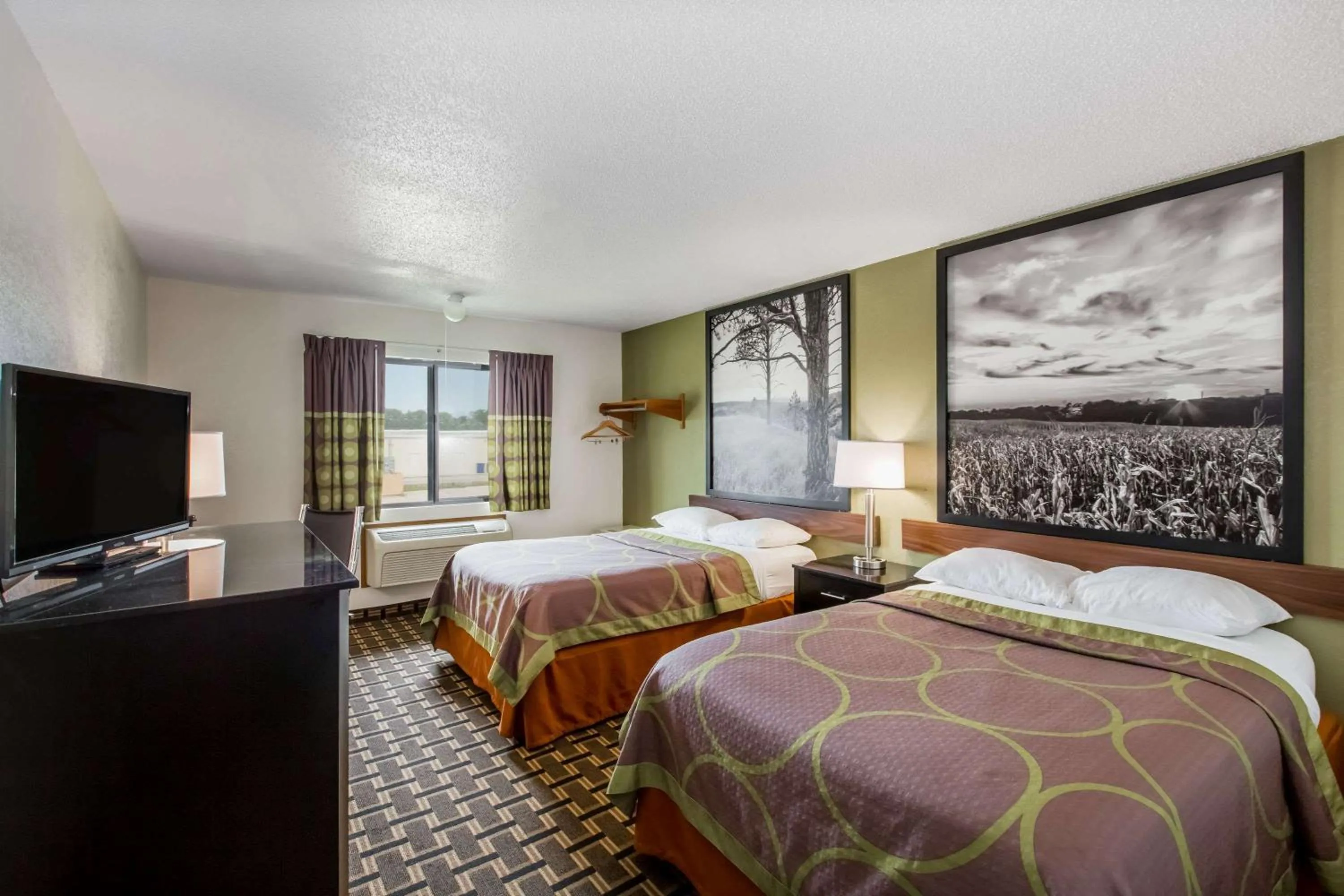 Photo of the whole room in Super 8 by Wyndham Wayne