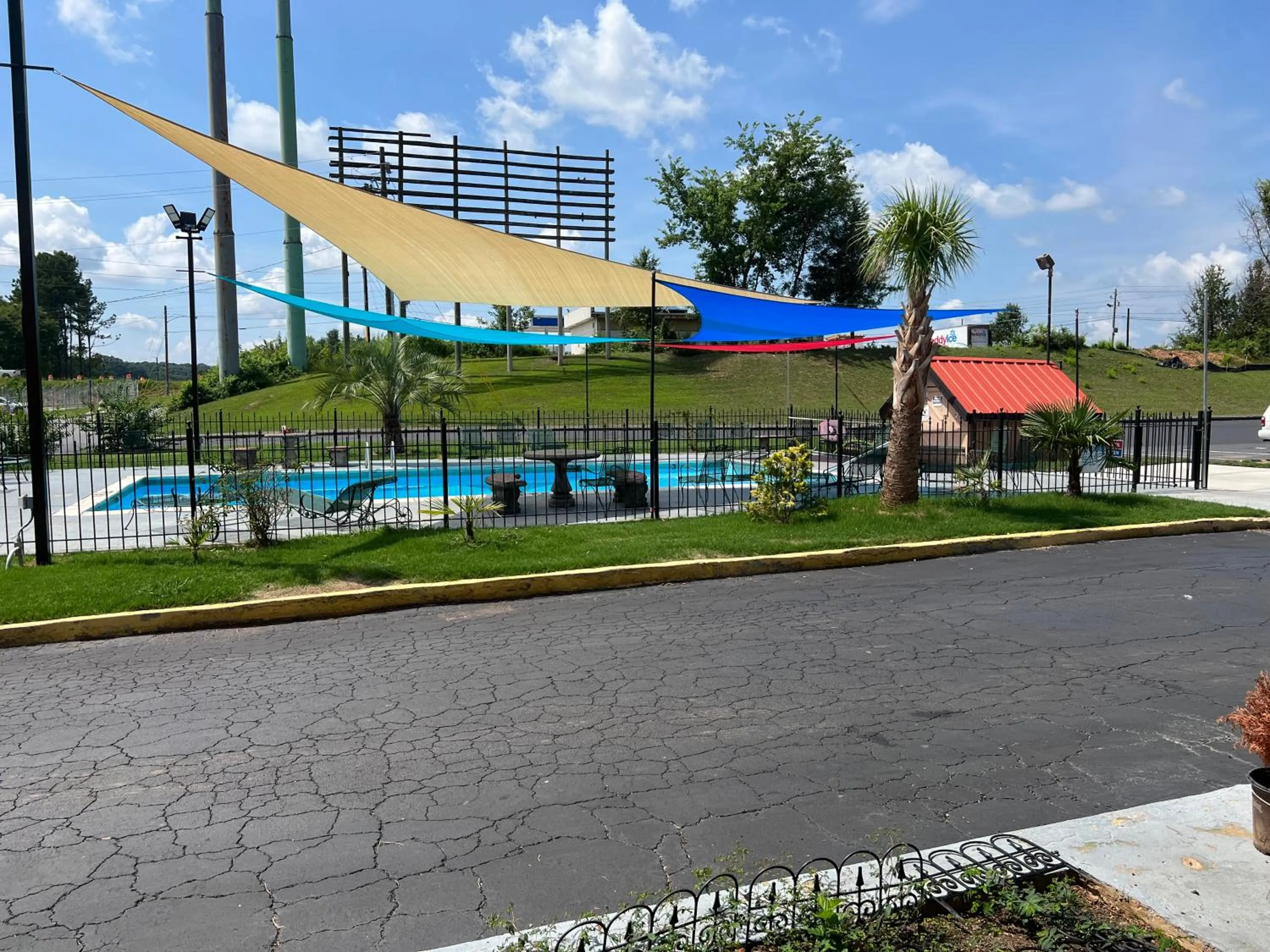 Swimming pool in Country Hearth Inn & Suites Cartersville
