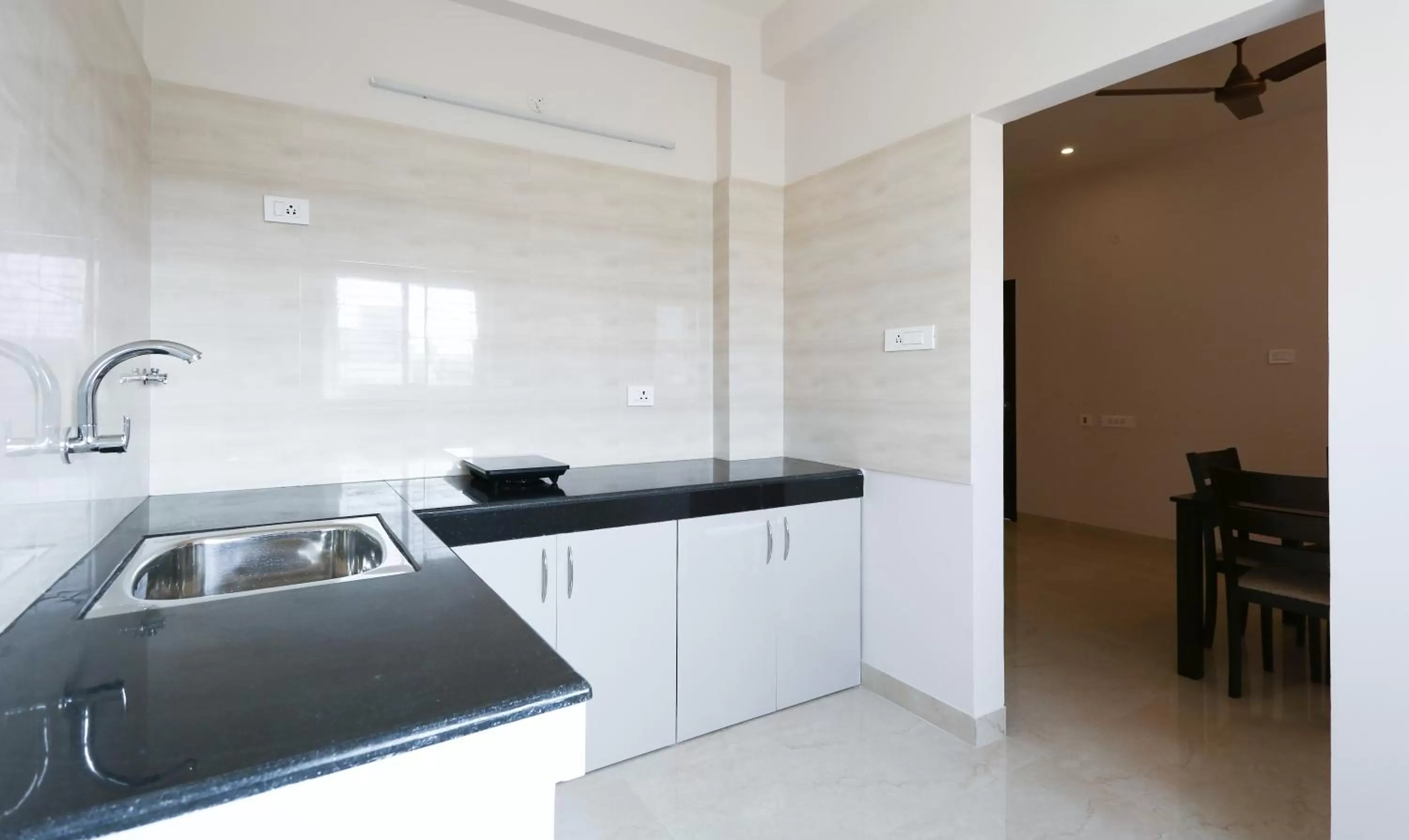 Kitchen or kitchenette in Treebo Hi Line Apartments Kalapatti