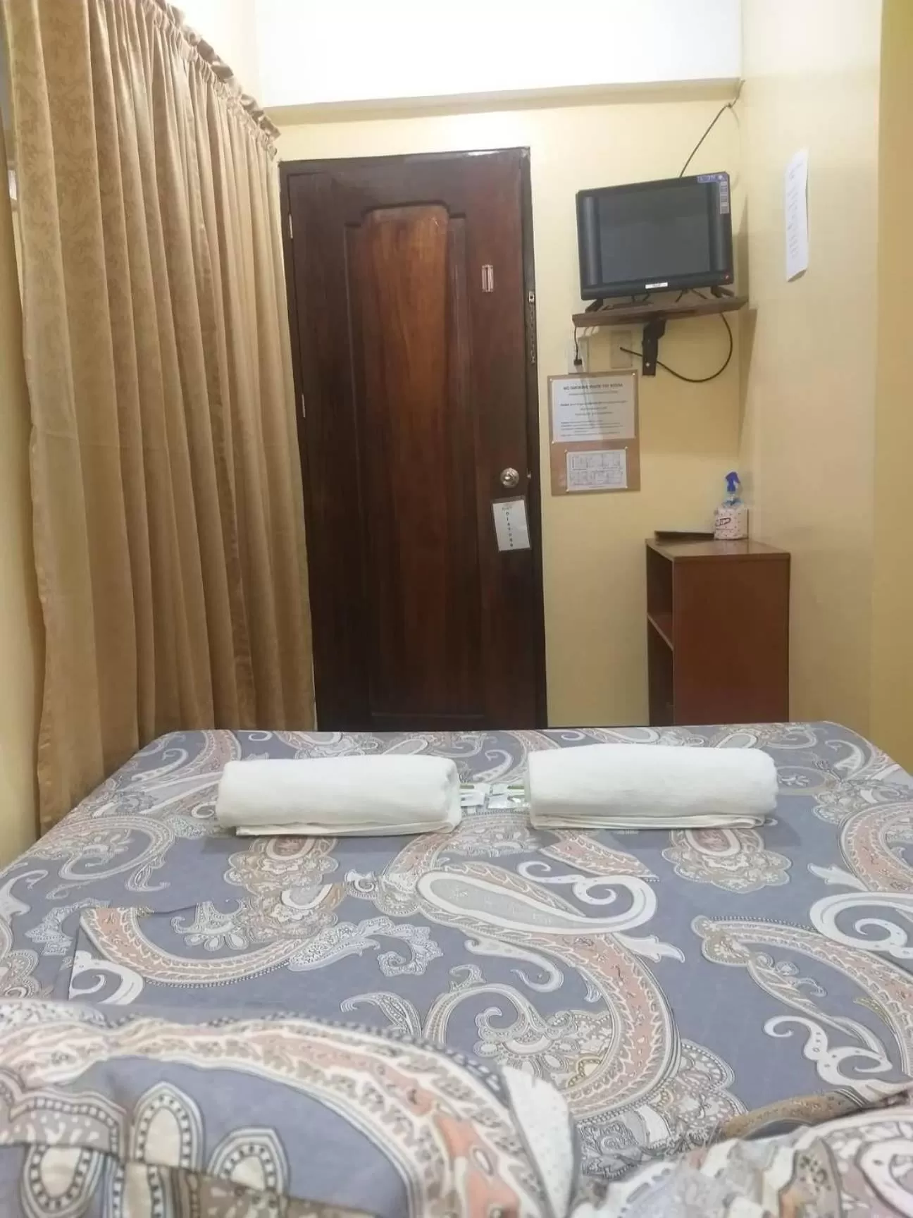 Bed in Divine Castle Travelers Inn