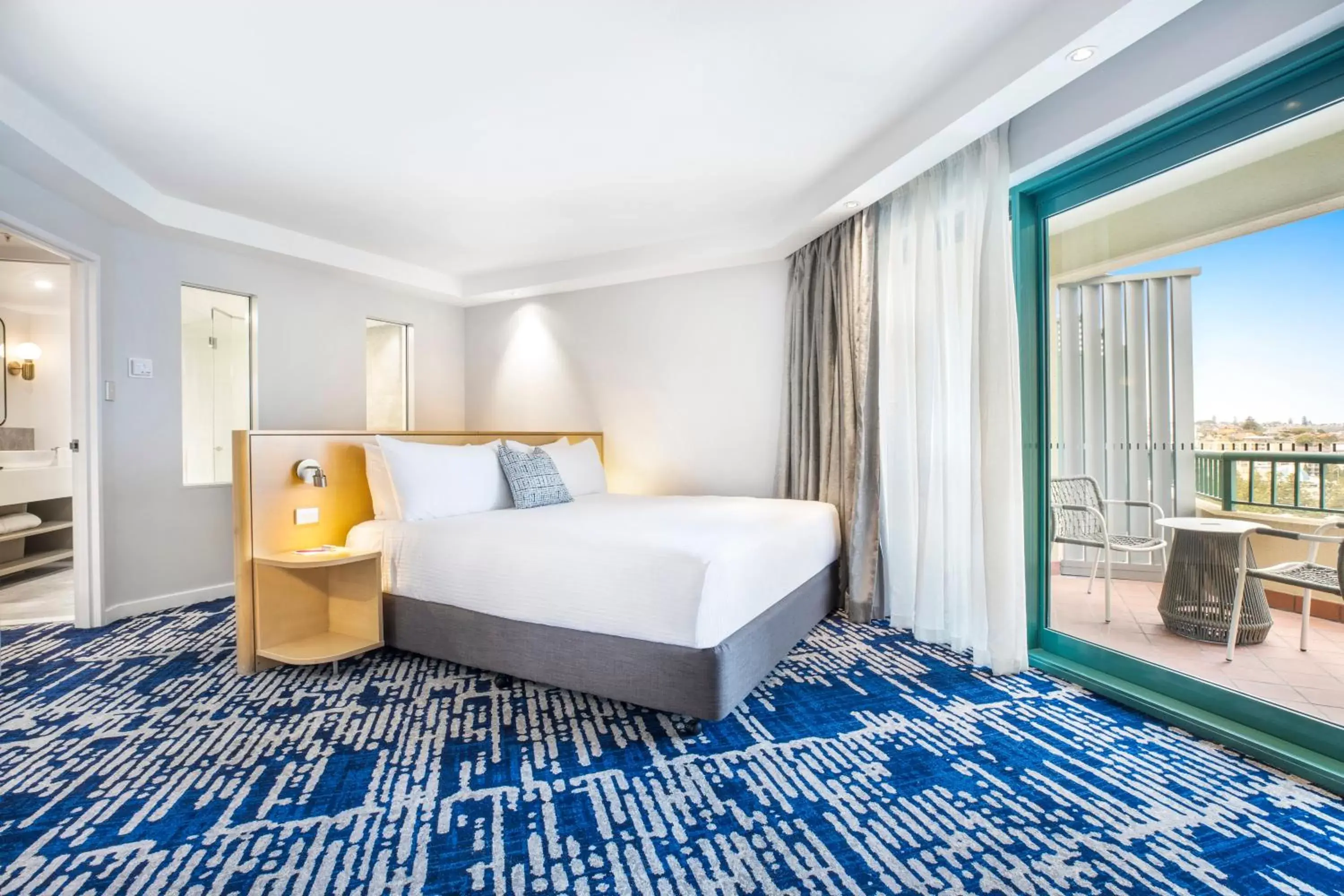 Premium Junior King Suite with Ocean View in Crowne Plaza Sydney Coogee Beach by IHG Premium Junior King Suite with Ocean View in Crowne Plaza Sydney Coogee Beach by IHG