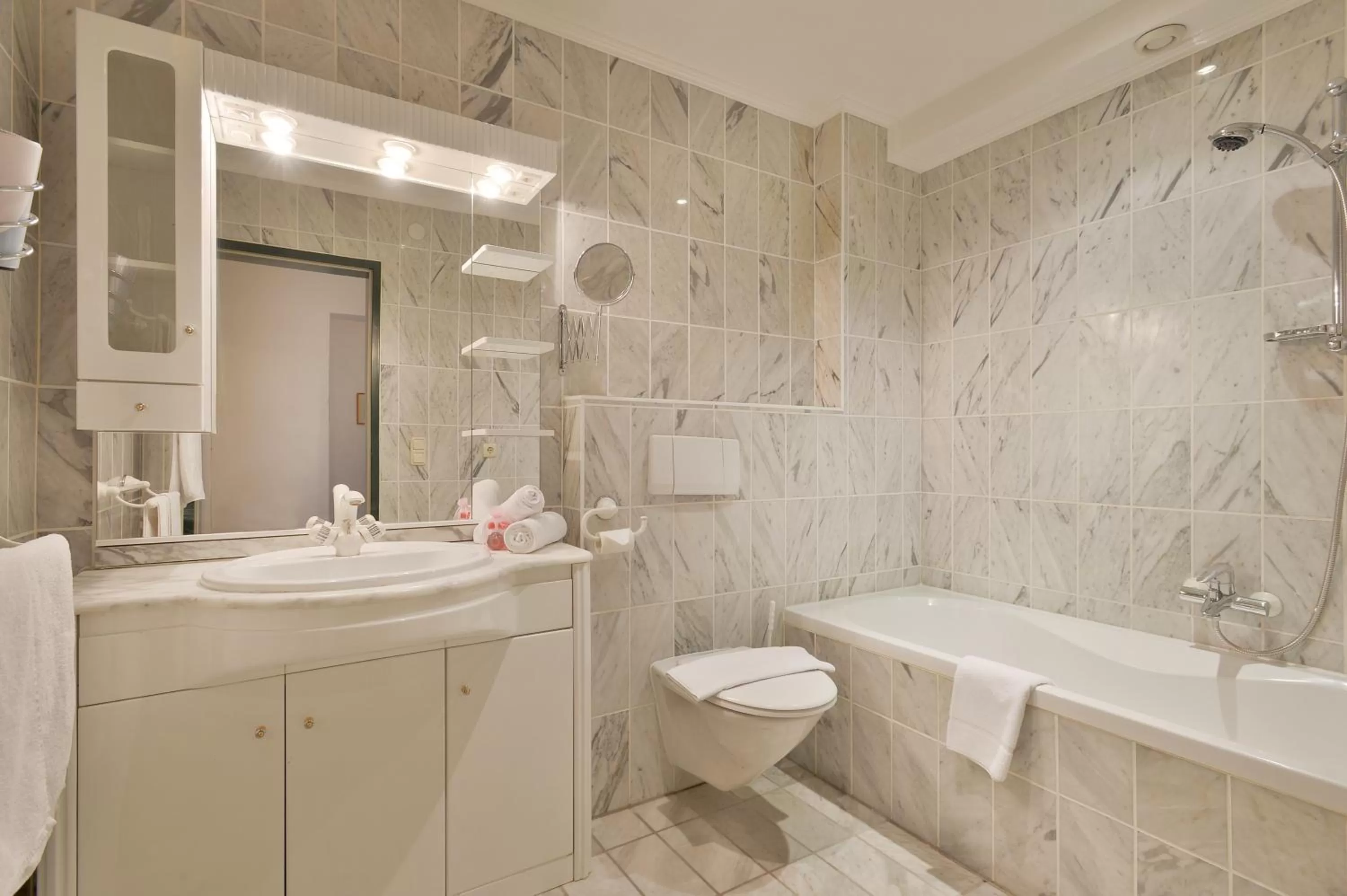 Bathroom in Apparthotel Tom Sojer