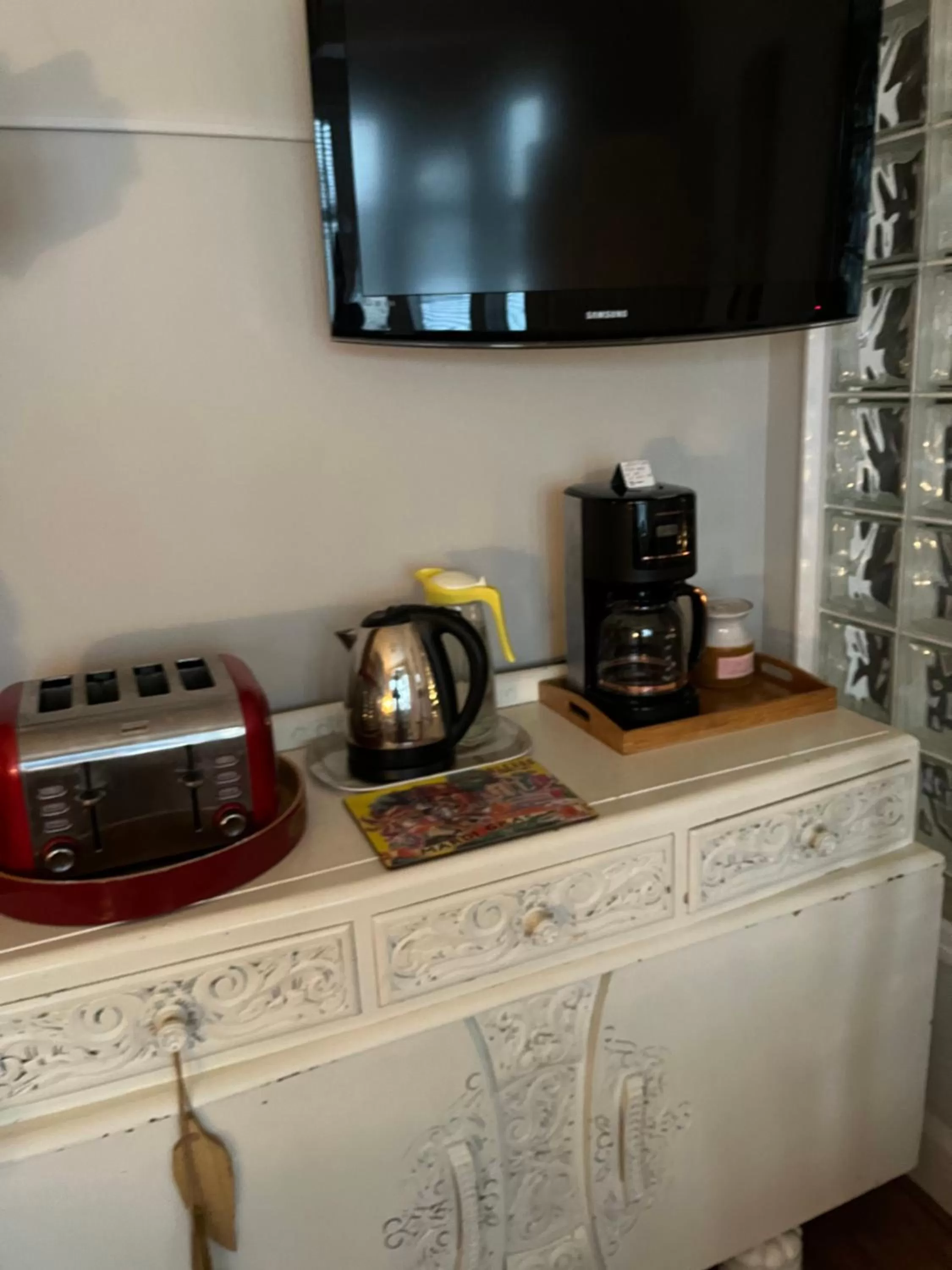 Kitchen or kitchenette in Southend Airport Bed & Breakfast